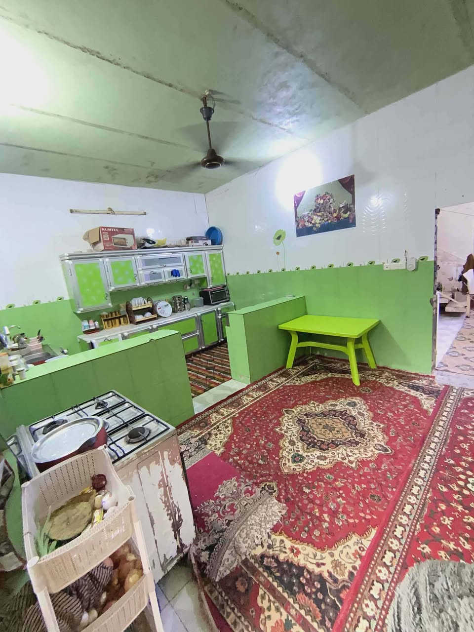 بيت مساحة ٢٠٠ بي غرفتين وصاله ومطبخ وبراني وصحيات خارجية وداخليه  قرب أبو أحمد الحداد شارع ٦٠
***********
