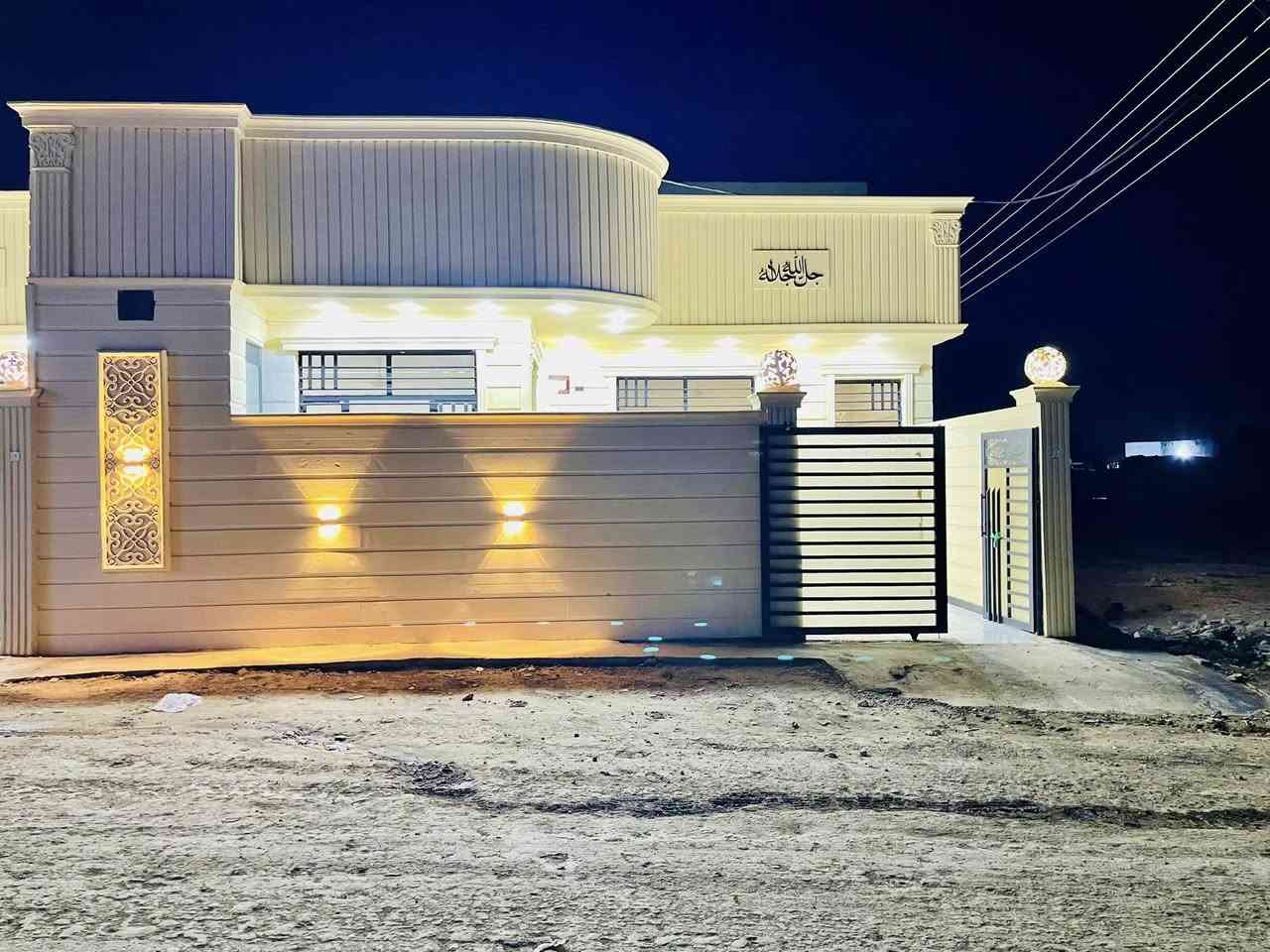 بسم الله الرحمن الرحيم 
على بركة الله 
 
مشتملات عدد 2 طابو صرف المساحه الكليه 300م وكل مشتمل 150 م واجه 10م ركن على شارعين في حي الحريه الاول 

يحتوي كل مشتمل على مطبخ +استقبال +صاله +2 غرف نوم + صحيات داخليه و خارجيه عمل درجه اولى مودرن مع ديكورات  داخليه جبسن بورد مع لدات وديكورات خارجيه  فوم مع النقشات . 

الاتصال والاستفسار
***********
***********
#مكتب_انوارالمنتظر_للعقار
الزبيديه شارع الكراج عماره سيد هاشم تركي
