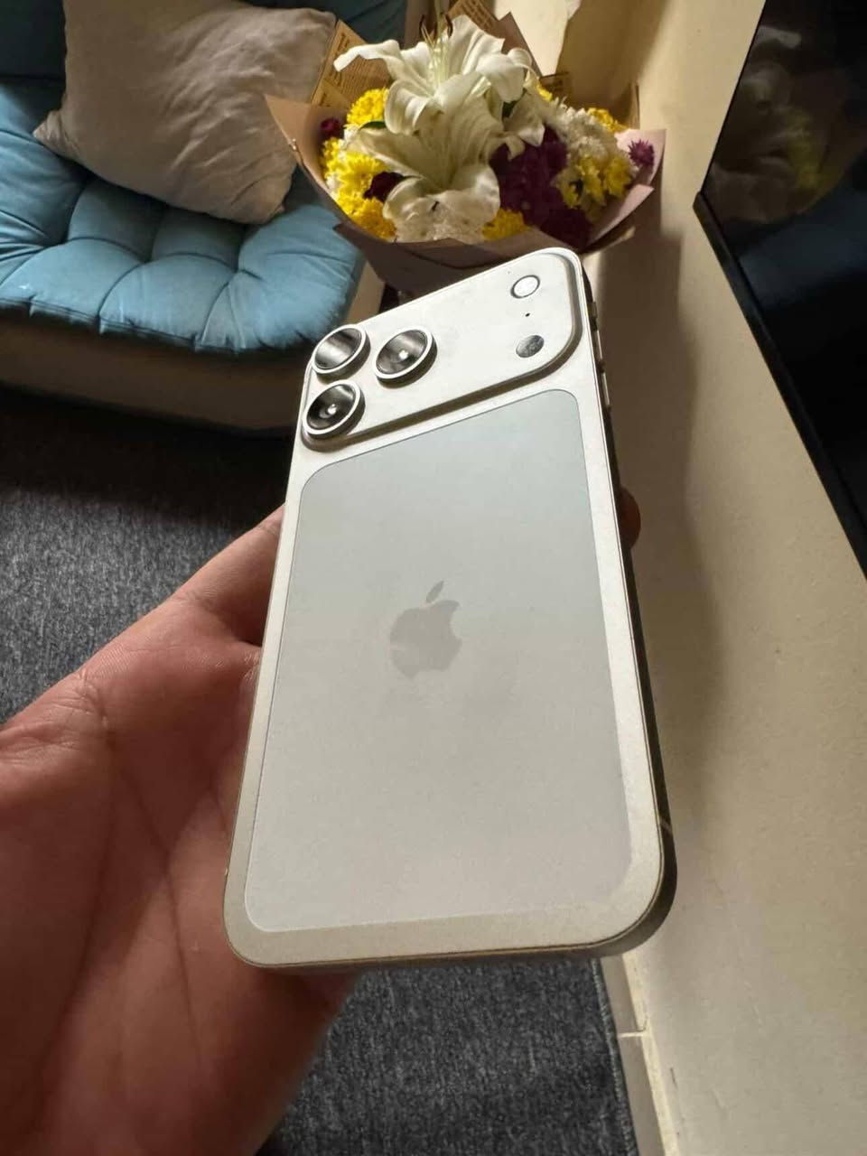 ايفون xs MAX محدث 17 برو ماكس لون سلفر ذاكره 64 بطاريه 100 دبل شريحه 235 مكاني بغداد الطوبجي ***********
