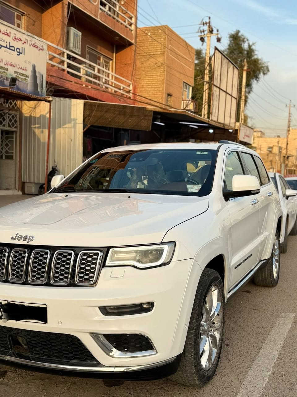 جيب سومت 2021 خليجي وكالة هارلم 

 فول موصفات 1/1 للاخير اعلى فئة 

مكفولة كفالة عامه عدا جاملغ امامي بيه ربع صبغ اثر شخط

* نظام جكات امامي خلفي صعود ونزول 
* رادار امامي مع مانع تصادم . 
* رسالة ترحيب 
* نظام الاصطفاف الالي (اوتوپارك) . 
* قيادة ذاتيه عند المنعطفات * ⁠
* تحذير الخروج عن المسار . 
* ⁠رادارات 360 
* ⁠توقف ذاتي عدم الاصطدام 
* توقف ذاتي عند الوقوف ( نظام اقتصادي)
* دفع رباعي 4x4 
*  زراكات لايت 
فرش المقاعد من الجلد . 

* دشبول مغلف بالجلد  . 

* داخل لونين مشمشي 
* ثلاث شاشات ⁠
* صفي المقاعد الأمامية كهربائية .

* ذاكرة لحفظ وضعيات الجلوس . 

* صفي المقاعد الأمامية مع تبريد وتدفئة . 
* تدفئة ستيرن 
* صف المقاعد الخلفية مع تدفئة . 

* انظمة القيادة على حلبات السباق . 

* نقطة عمياء .

* ويل سومت بلاد قياس 20 انج .

* مقود السائق من الجلد  .

* مقود السائق كهربائي . 

* تدفئة ستيرن . 

* سقف بانوراما .

* شاشه كبيرة مع نفكيشن GPS . 

* مصابيح امامية زنون . 

* المصابيح الأمامية مع LED لايت . 

* كشافات ضباب بروجكتر زنون . 

* سقف المقصورة مغلف بالشاموا . 

* تشغيل عن بعد .

* الصندوك كهربائي بخاصية الفتح باستشعار القدم او البصمة 

* حساسات أمامية . 

* حساسات خلفية .

* كاميرا خلفية .

* مرايا متحسسه للضوء العالي . 

* مرايا جانبية قابلة للطي . 

* بلوتوث تلفون . 

* محدد سرعة . 

* نظام بريك اوتماتيكي ( Auto Break System ) .

*نظام صوت هارمن كاردون 15 سماعة 

عليهة ادامة كاملة شرط كلة اصلي موبر ماشية 73 وقابلة لزيادة
السعر 30000 وبيها مجال بسيط 
وما اعتقد اكو سومت خليجي بهذا السعر بل سوك 
***********
