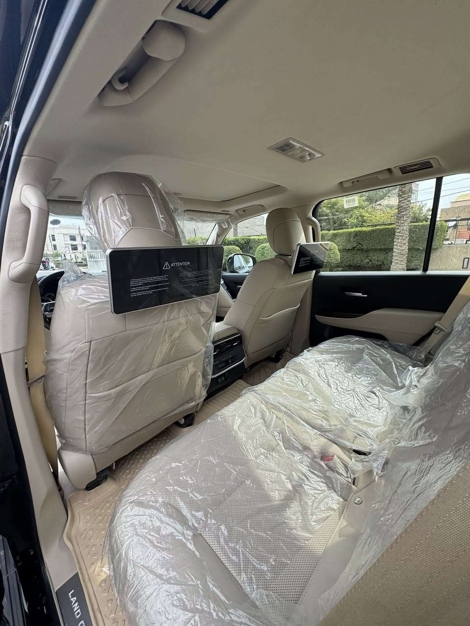 Land cruiser GXR Limited 2024
لاندكروز GXR موديل 2024 زيرو بعدها بريحة الشركة وبسعر مناسب جوه السوك
ماشية الفين فقط مغلفة PPF امريكي اصلي ب 15 ورقة افضل نوعية ضمان 10 سنوات
مكينة 4000 تنفس طبيعي المرغوبة 
السيارة لمتد اصل فول مواصفات ثلاث شاشات تطبيق غراضها وبصماتها كلها موجودة
رقم بغداد سنوية باسمي هزة جديدة تحويل مباشر
السيارة زيرو ومرقمة ومغلفة بالكامل وجاهزة وحتى سونار بيها من بدي كار

السعر مناسب  705 $ وبي مجال 

مكان السيارة بغداد حي الجامعة
*********** غيث الكبيسي
