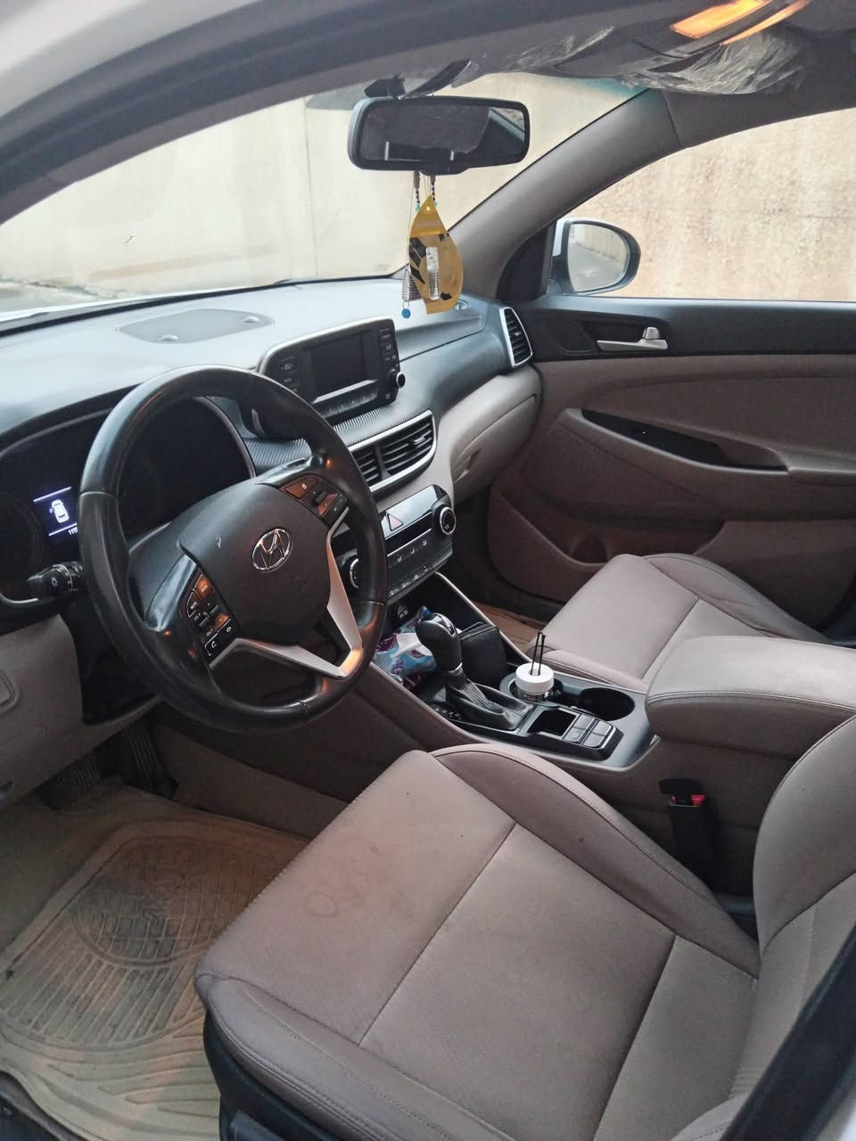 توكسون موديل 19 اربيل  السياره كوري هندبريك بالرجل باسمي سنويه ورقم جديد لغايه ٢٠٢٨ ماشيه 119 الف سويج. لايت خمس عدسات اشاير ترحيب. سيارة نضيفه بدون ضرر . بيها كرت صغير بالبونيد وشويه بالدعاميه. والباقي شرط.  السعر 198  وبيها مجال شي قليل لللتواصل على الرقم ***********
