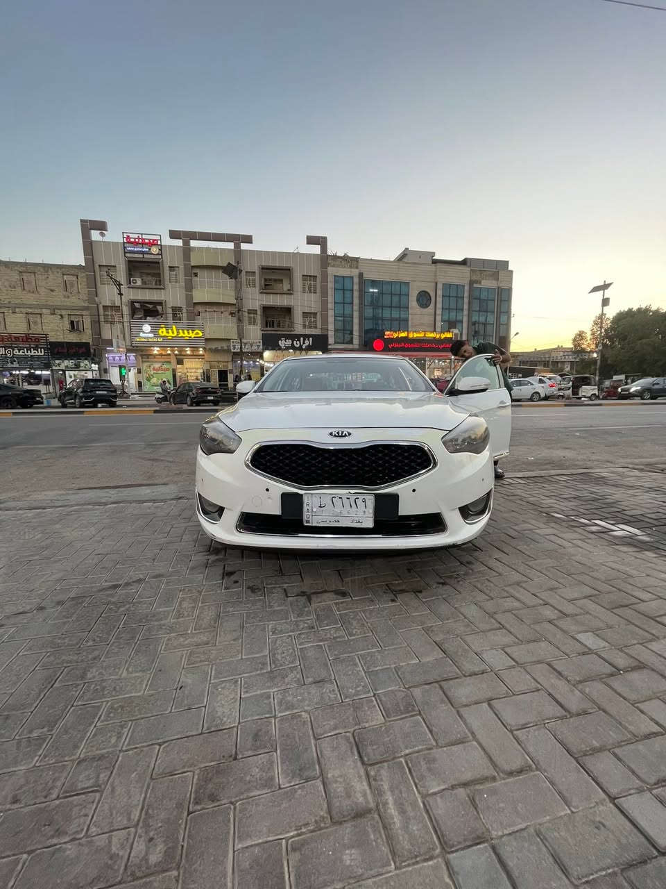 السلام عليكم
للبيع كيا كادنزا 2016 امريكي حادث جاملغ وبنيدوبيه بلعراق جاملغ وباب فقط يعني ٤ قطع صبغ  

سيارة فول مواصفات عدى البنراما 

كير مكينة بلجيس لاتنقيص ولا تبخير ولا مفتوحات 

كشنات جلد وتحكمات 

شاشة كبيرة مع كامرة ٣٦٠

كهربائيات كله شغالة 

تخم تاير جديد 

باتري جديد 

تبريد منضومة جديدة مسوية بلقصر الابيض 

بصمة تحكمات 

مكاني بغداد 

السعر 100$ قفل غير قابل لتفاوض وعليه غرامات تنزل من السعر

للاستفسار ***********
