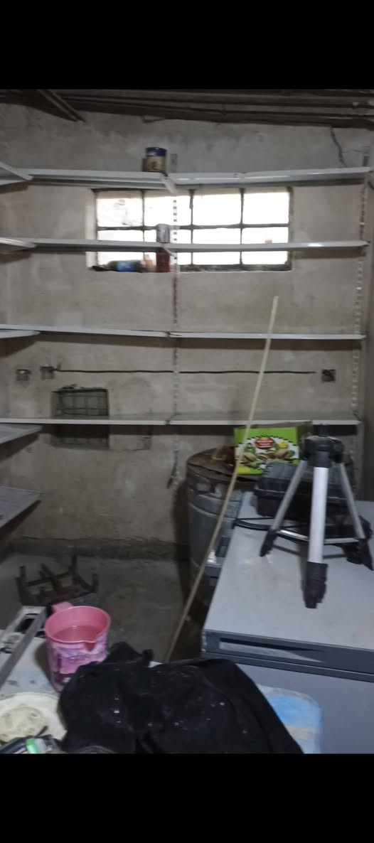 رفوف محل للبيع نضيفات كما موضح بلصوره وتجي وشوفهن بعينك 40 رفوف معى ستانات كامله وبالاضافه إلى 6 مساطر اضافيه سعر 150 وبي مجال بسيط جدأ ***********
