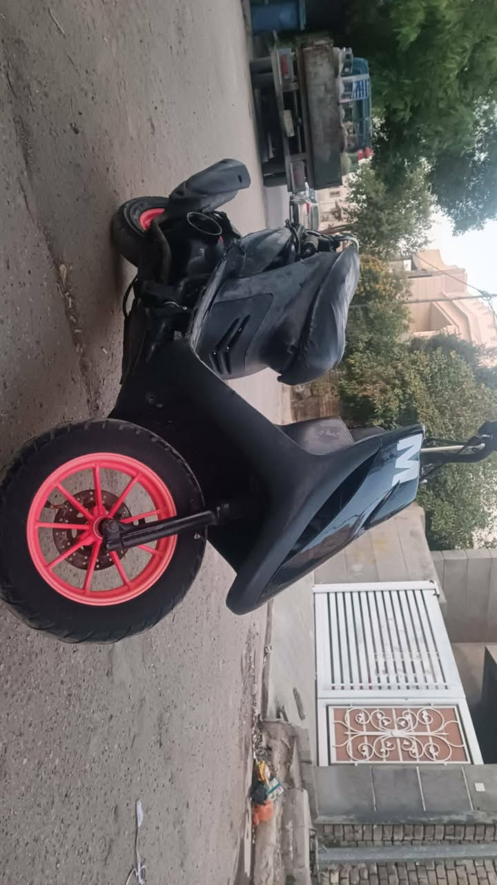 السلام عليكم دراجه مال لعب للبيع تخم تاير جيلاتين ويالي جده شغاله سلفندر سعر 300 سيديه منطقه المعالف***********
