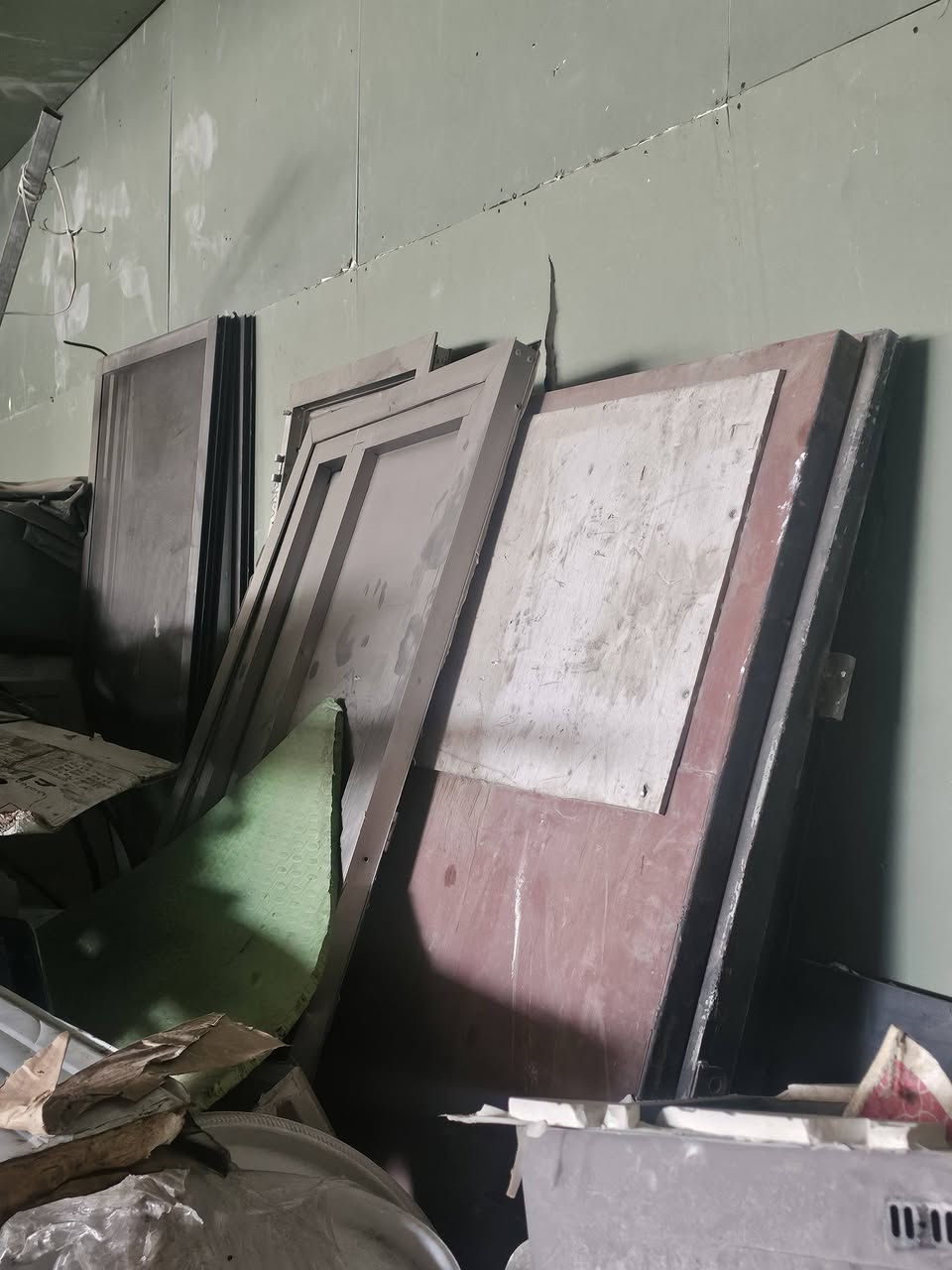 ميوزة خشب وستاندات للبيع في المنصور
***********
وايضا موجود حديد
