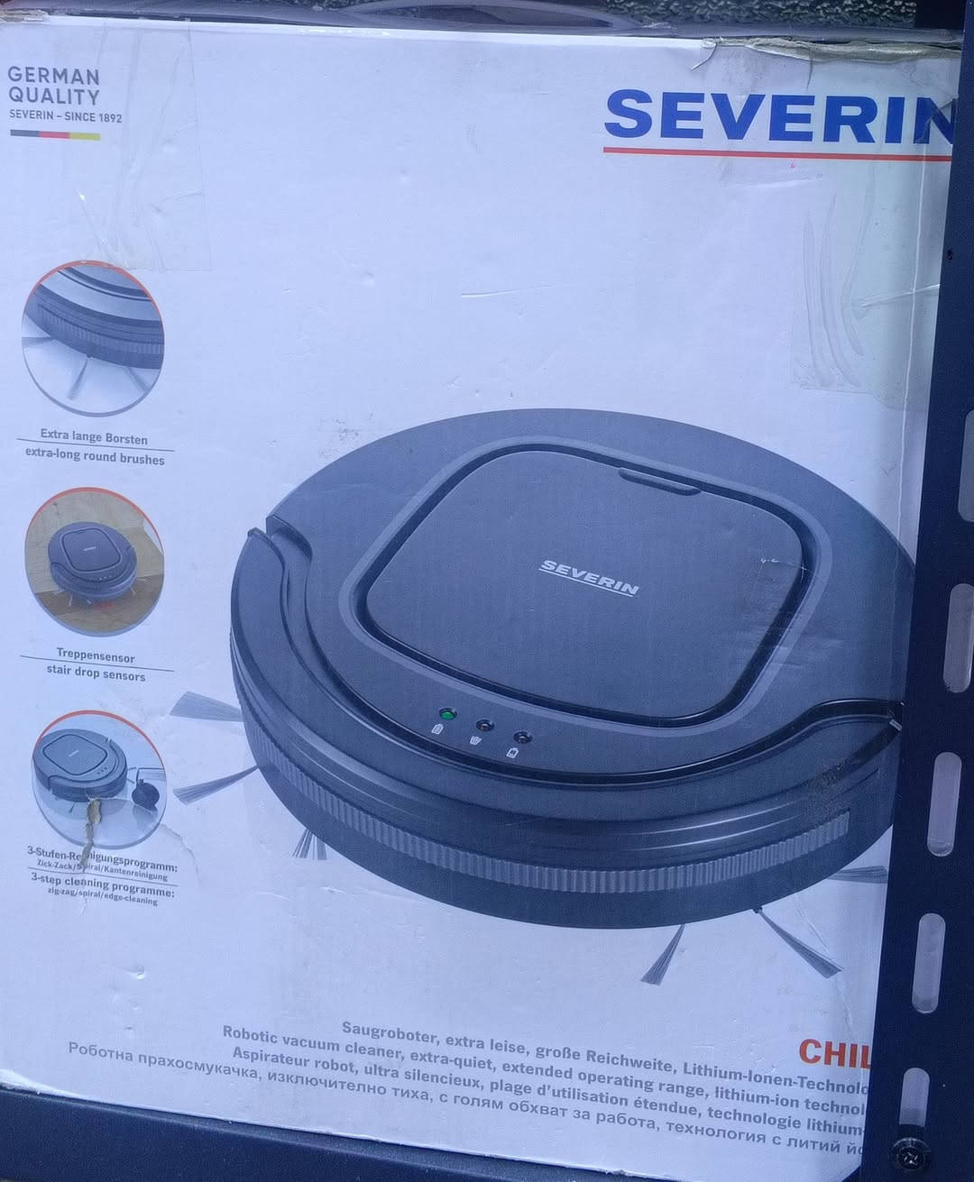 مكنسة روبوتية من ماركة سيفيرين (Severin)، تحديداً موديل CHILL RB 7023. [1, 2]
تتميز بفرش جانبية طويلة جداً لتنظيف الزوايا والحواف بفاعلية.

تحتوي على حساسات حديثة لاكتشاف درجات السلالم وتجنب السقوط.

تعمل ببطارية ليثيوم أيون توفر وقت تشغيل يصل إلى 90 دقيقة، وتغطي مساحة تصل إلى 100 متر مربع.

تتميز بهدوئها أثناء العمل بمستوى ضوضاء يبلغ 65 ديسيبل فقط


**إذا كنت صاحب هذا الإعلان وتريد حذفه لأي سبب، رجاءا أرسل رسالة إلى الدعم الفني**