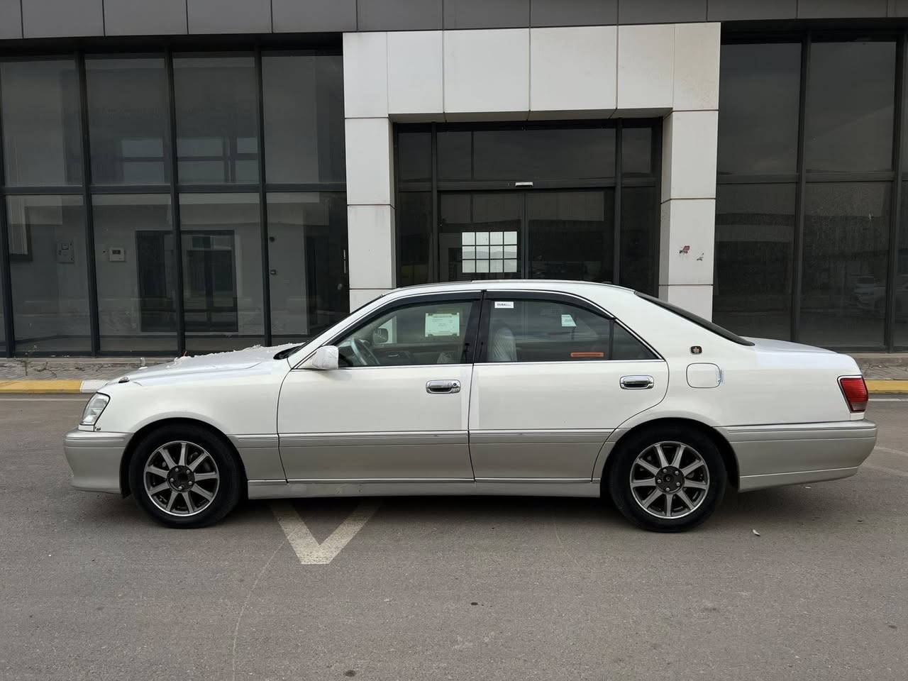 مەلیکەی ساغ
٢٠٠٢
دیفۆڕی گەورە
پێشو دوا کریستاڵ
ناو زەرد
٣ دوگمە پەردە
چوار کوشن کارەبا

***********
