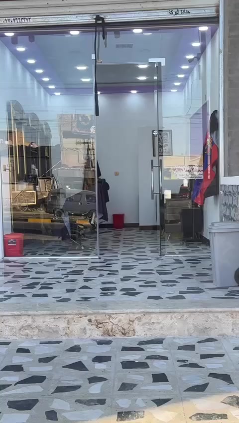 غراض الحلاقة للبيع ميز حلاقة عدد ٣ 
فاترينه ٢  
كراسي عدد ٢ 
جامخانة هم للبيع المكان بغداد الحسينية 
***********
