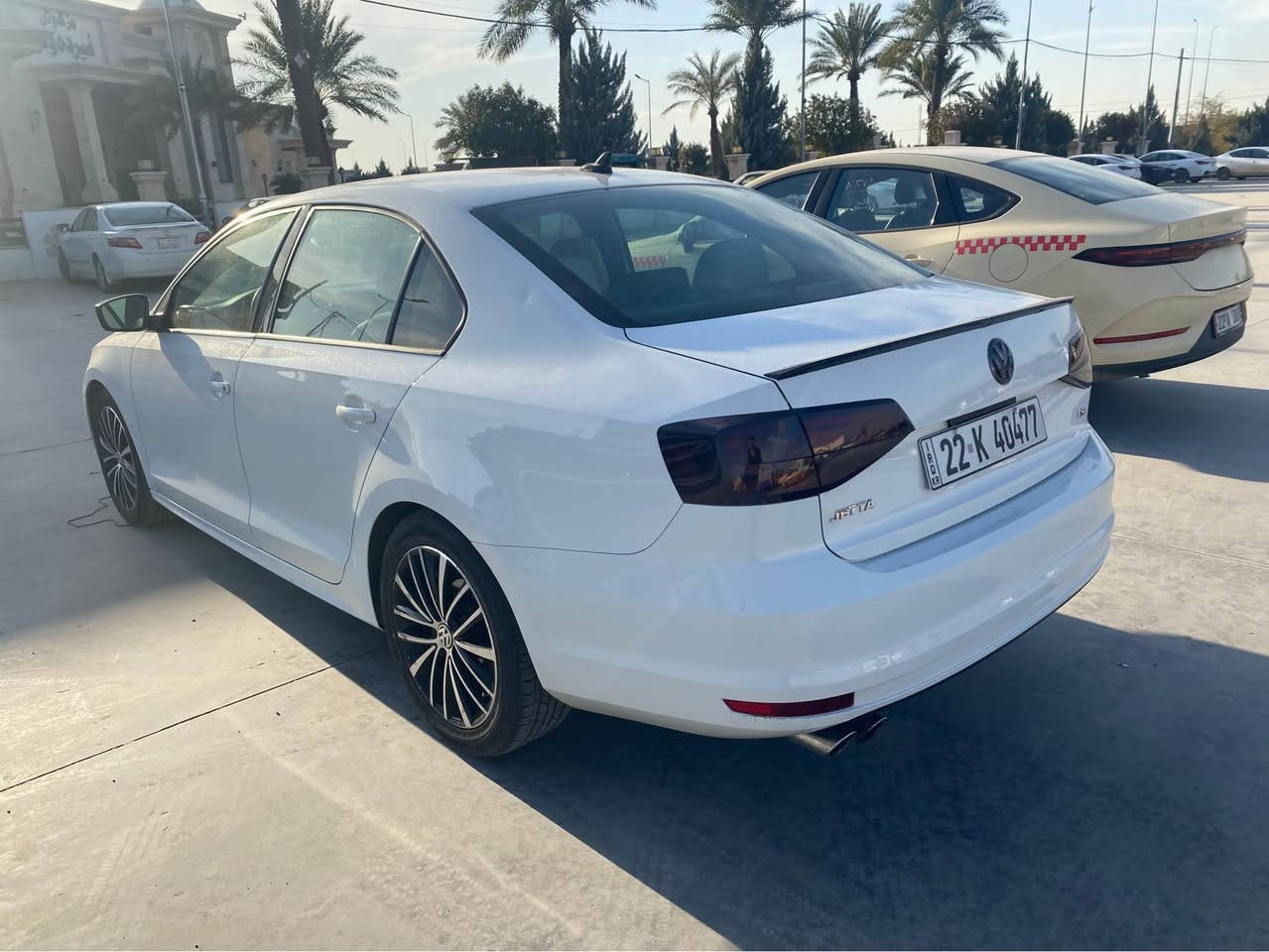 جیتا ٢٠١٦ ئەمریکی مەکینە ١.٨ تۆربۆ 
١٣٠ هەزار مایل رۆیشتووە 
چاملغ و دەرگای سەکن بە بیلاد گۆراوە بێ سبوخ 
کوشن و ئاوێنە هیتەر 
ناو کرێمی و رەش 
٤ تایەی تازە لەسەرە 
نرخ ١٢٠ تۆزێ معامەلە
*********** أربيل, العراق
