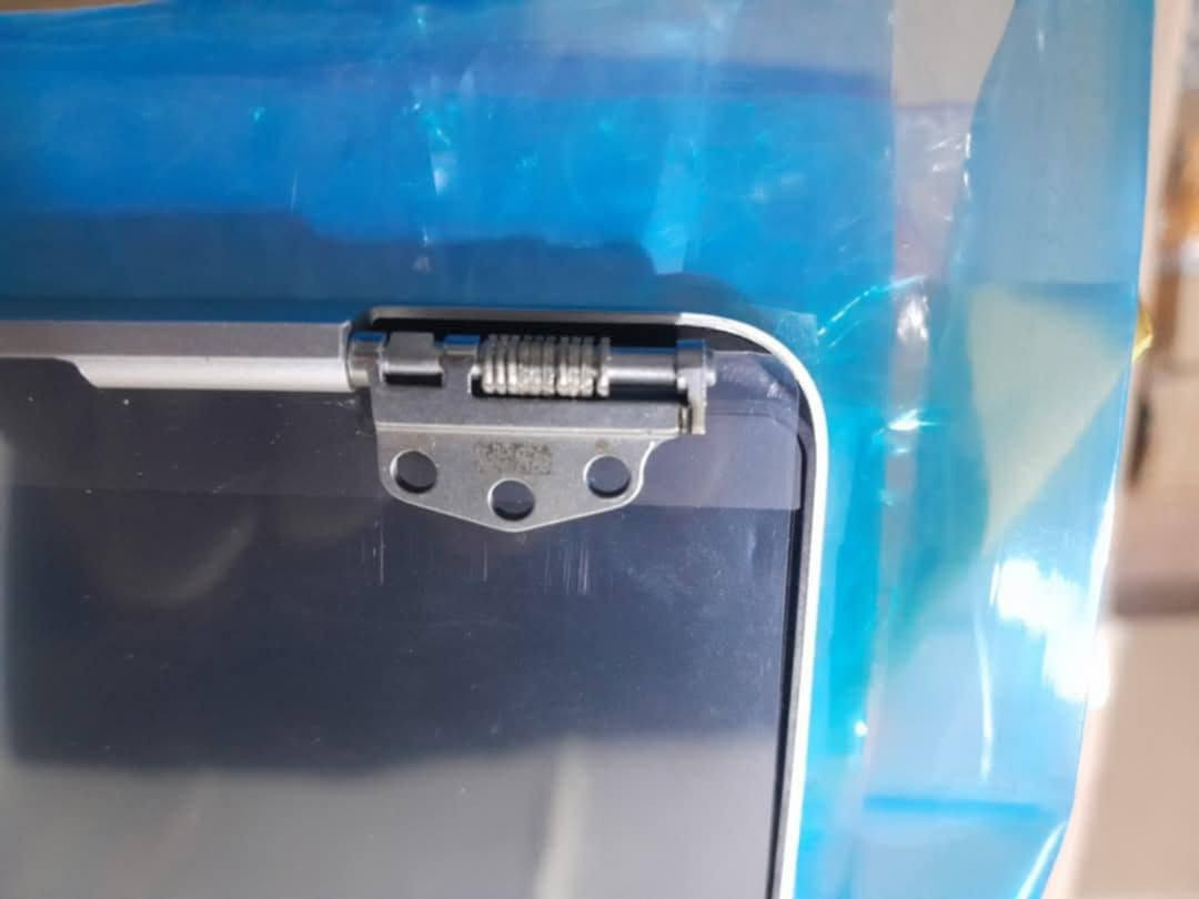 للبيع *********** شاشة mac book air
