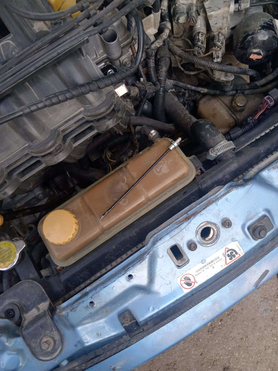 السلام عليكم  وكل عام وانتو بخير من أعمالنا المواقعية تبديل سيم كلج سيارة اي وان وتبديل فلتر كير مع هيدروليك بسبب ظهور وزه بلكير مع تبديل ولف تبخير لسيارة تيكو ١٣ بسبب حماوه وتبديل جوزات ضغط لسيارة اي فايف
الفني ابو مهيمن ***********
