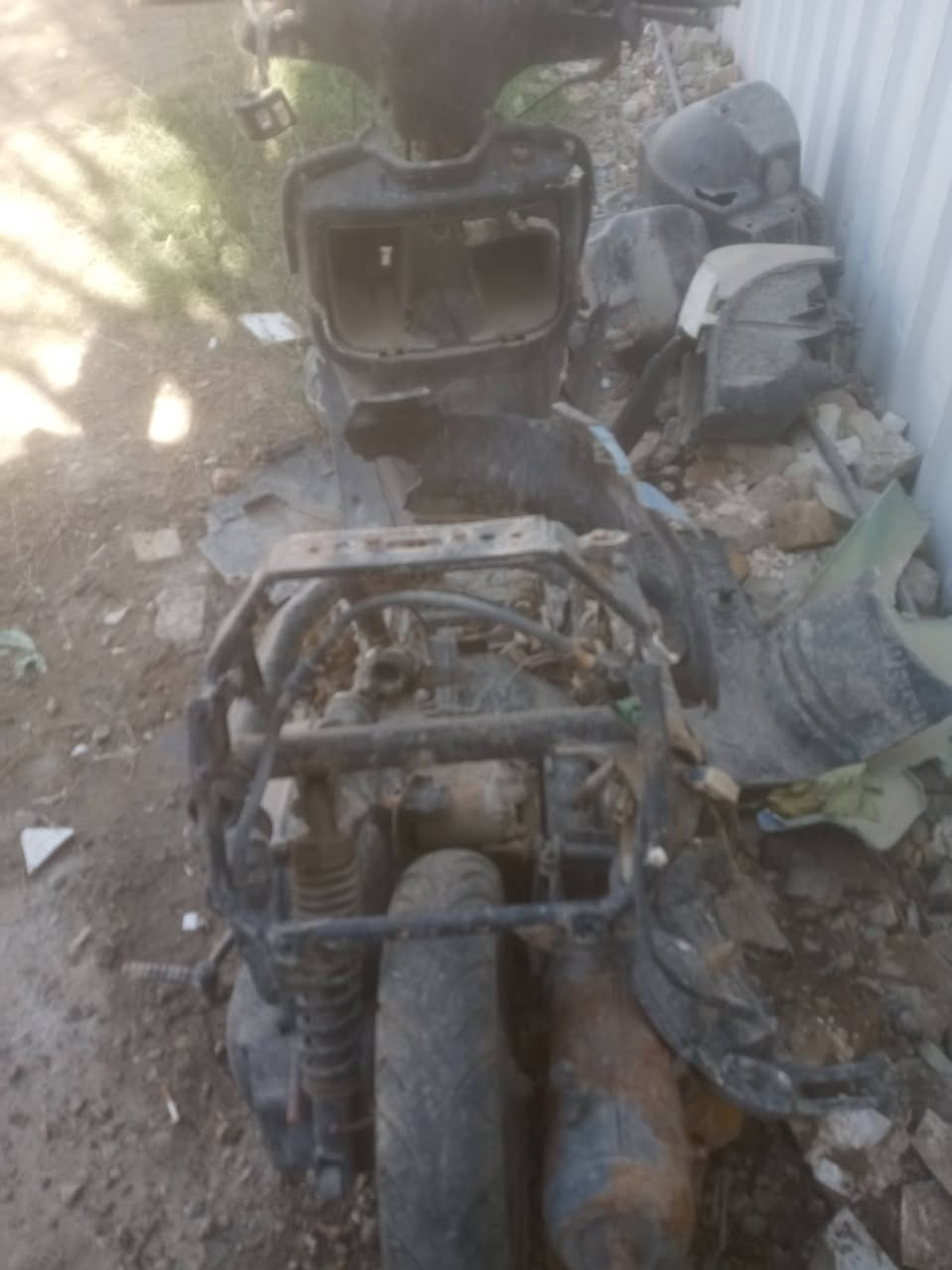 السلام عليكم دراجه فراشه للبيع مفصخه سعر 125 وبيه مجال الرقم ***********
