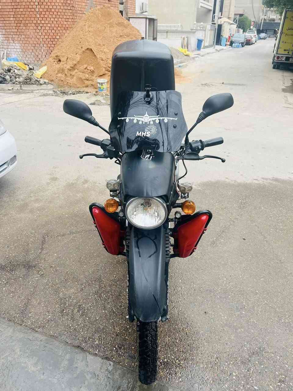 دراجه بوكسر 2023. مرقم كامله رقم مشروع وطني إنكليزي تحويل ثاني يوم نفس يوم عادي شتريد وياك نضيفه دراجه وبيها شوي تلحيضات سعر 1900. وبيها مجال للشراي فقط يتواصل واتسب لو اتصال مفتوح 

***********
