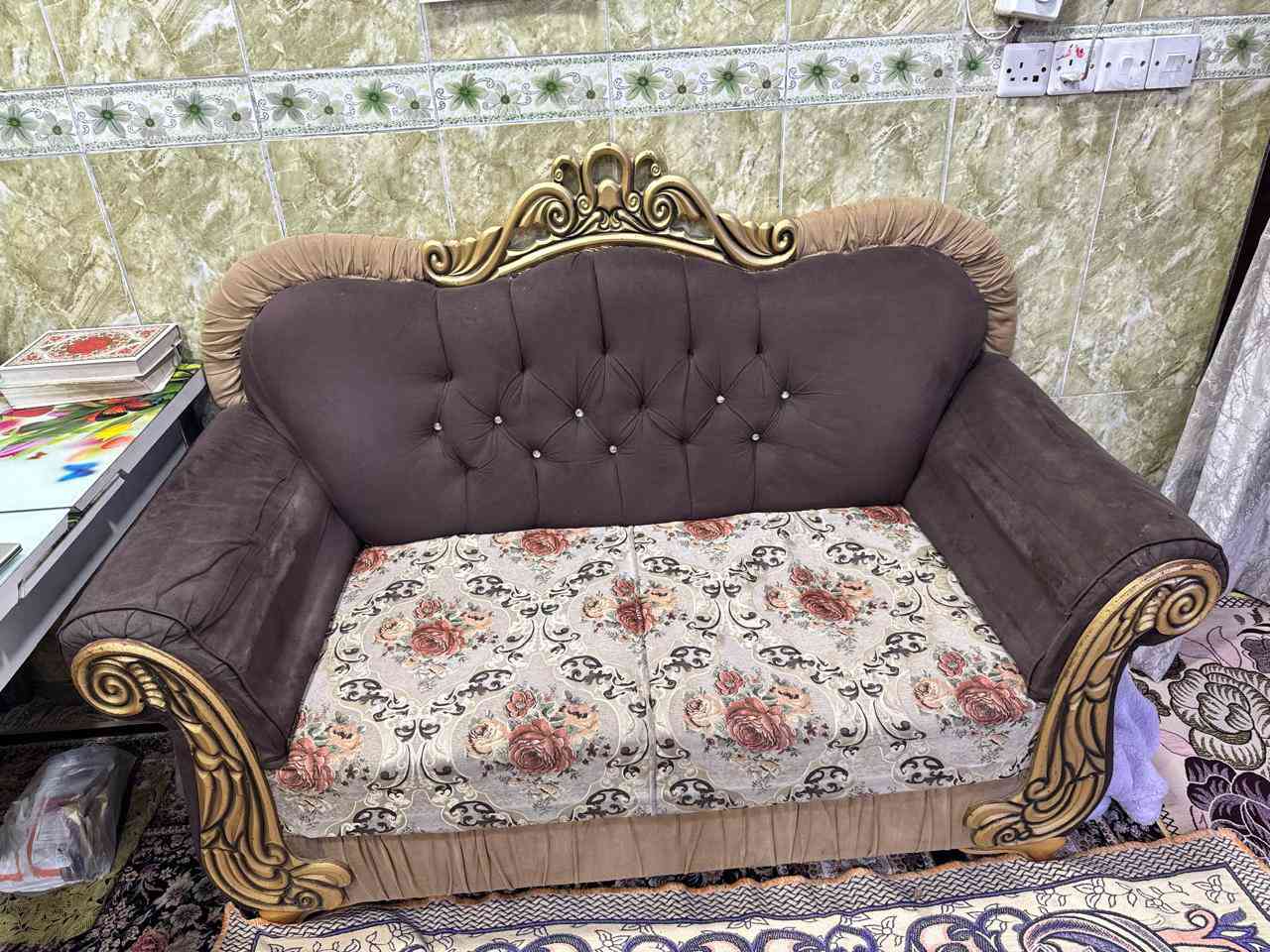 تخم قنفات ١٠ مقاعد للبيع
السعر ١٠٠ ألف 
والتواصل ***********
