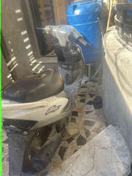 دراجه للبيع منغوليه نكلبت بيهه وريد أبيعه 300قفل اشاير كلبوات كلشي شغال صارلي 20يوم من جفتهه صوت ناعم هاذه رقمي *********** خابر او تدلل
