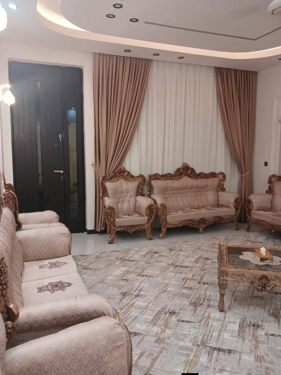 يا الله
بعيدا عن المشتملات والمناطق ذو كثافة سكانية عالية
اليوم وفرنا عرض مميز وجديد🏘️🏘️
١٠٠٠ ///
الف متر للبيع في منطقة الطي/ الكاظمية 
تحتوي على دار بناء ٢٠٢٦ بمساحة ٣٠٠ متر
وحديقة كبيرة
والدار يحتوي على ٤ غرف نوم
صالة ضيوف // حولي جلسة
مطبخ حار بارد
خدمات خارجية وداخلية بكل طابق مع سويت 
السعر // ٦٠٠ مليون قابل للتفاوض
للاستفسار// مكتب الحضارة للوساطة العقارية
***********
