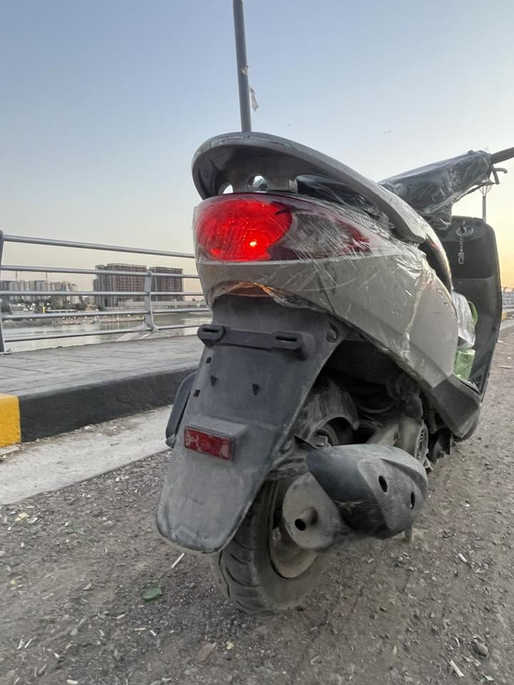 السلام عليكم  دراجة بريز  140 للبيع  نضيفة  شلعة ومعدل مكينتهة ابد ما ملعوب بييهة  مكفولة بس كفراتهة تعبانة شوي   بيهة ضعف باتري يرادلهة  تبديل فقط  سعرهة 475 للاستفسار مكاني بغداد الاعضمية فقط للشراي ***********
