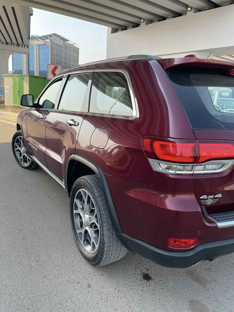 السلام عليكم
 للبيع جيب كراند شيروكي ليمتد 
فول الفول معروفه مواصفاتها  2020 خليجي وكالة هارلم من الشركة اني مطلعهة باسمي سيارة جديدة 
 للاستفسار ***********
