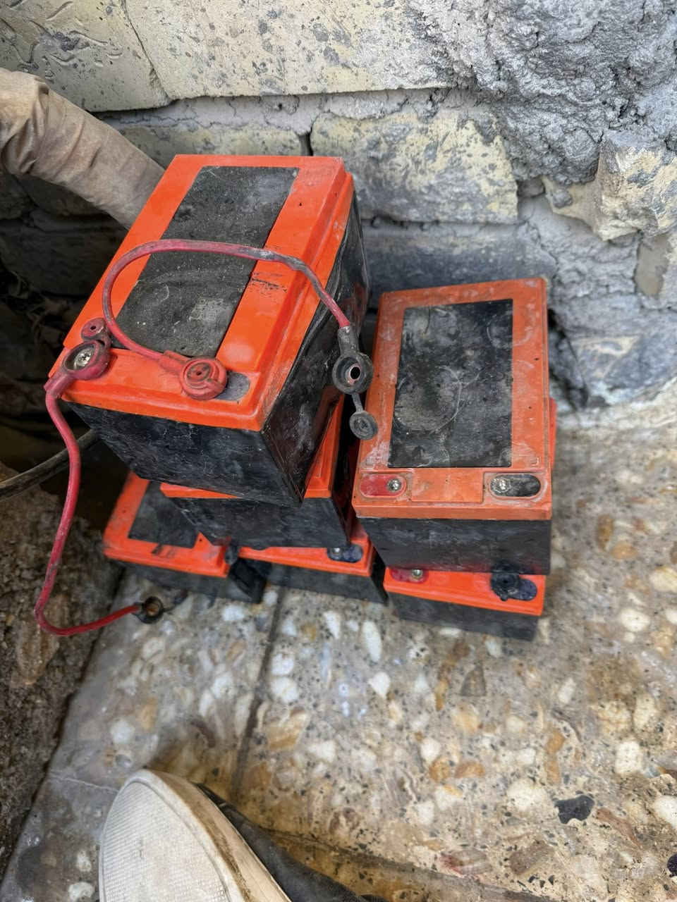 سلام عليكم عنيدي دراجة R9للبيع يعتاجلها بطاريت شوف البطاريات منفوخات بالصورة وعندي بايسكل للبيع موجود بالصور جديد موجود واتساب ***********
