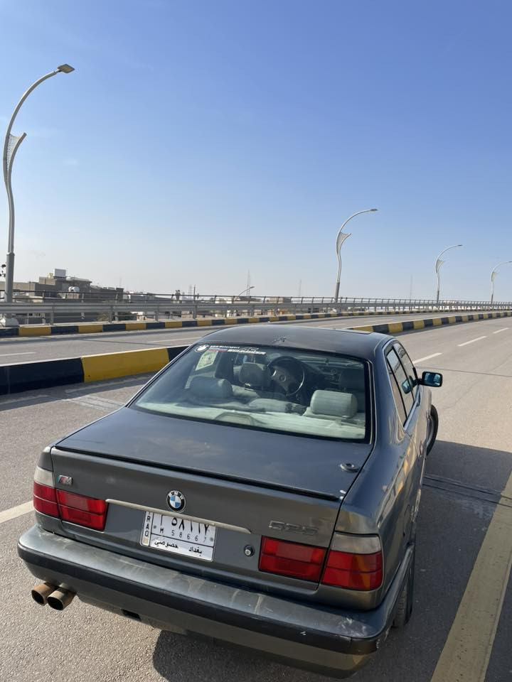 1991
Bmw 525

مكينة كير كفالة 
مكينة مسكر
تبريد شغال

كرسي كهرباء

فتحة سلايد

مكاني الديوانية 

***********

سعر ٦٣ ورقة
