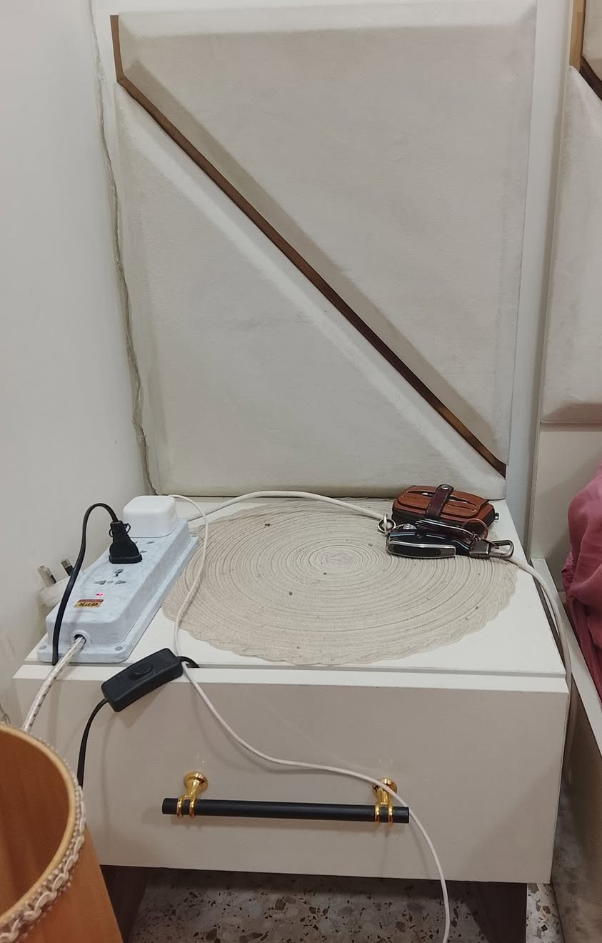 سلام عليكم غرفه تركي للبيع  جديده الغرفه مصارلي اربع شهور من اخذته ممفتوحه ولا مشدوده بعده جديده عارضه اب ٤٠٠ لان مستعجل عل بيعه تجب وتشوف بعينك بعده جديده ***********
