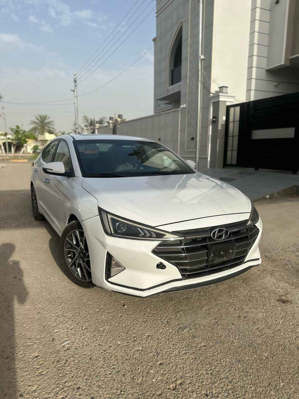 النترا موديل 2020
خليجي فول مواصفات بصمه محرك 2000 سنويه جديده بسمي 
رقم بغداد مكفوله ما عدا بيه جاملغ الامامي بارد فقط سعر 168 مكان سياره بصره زبير رقم هاتف ***********
