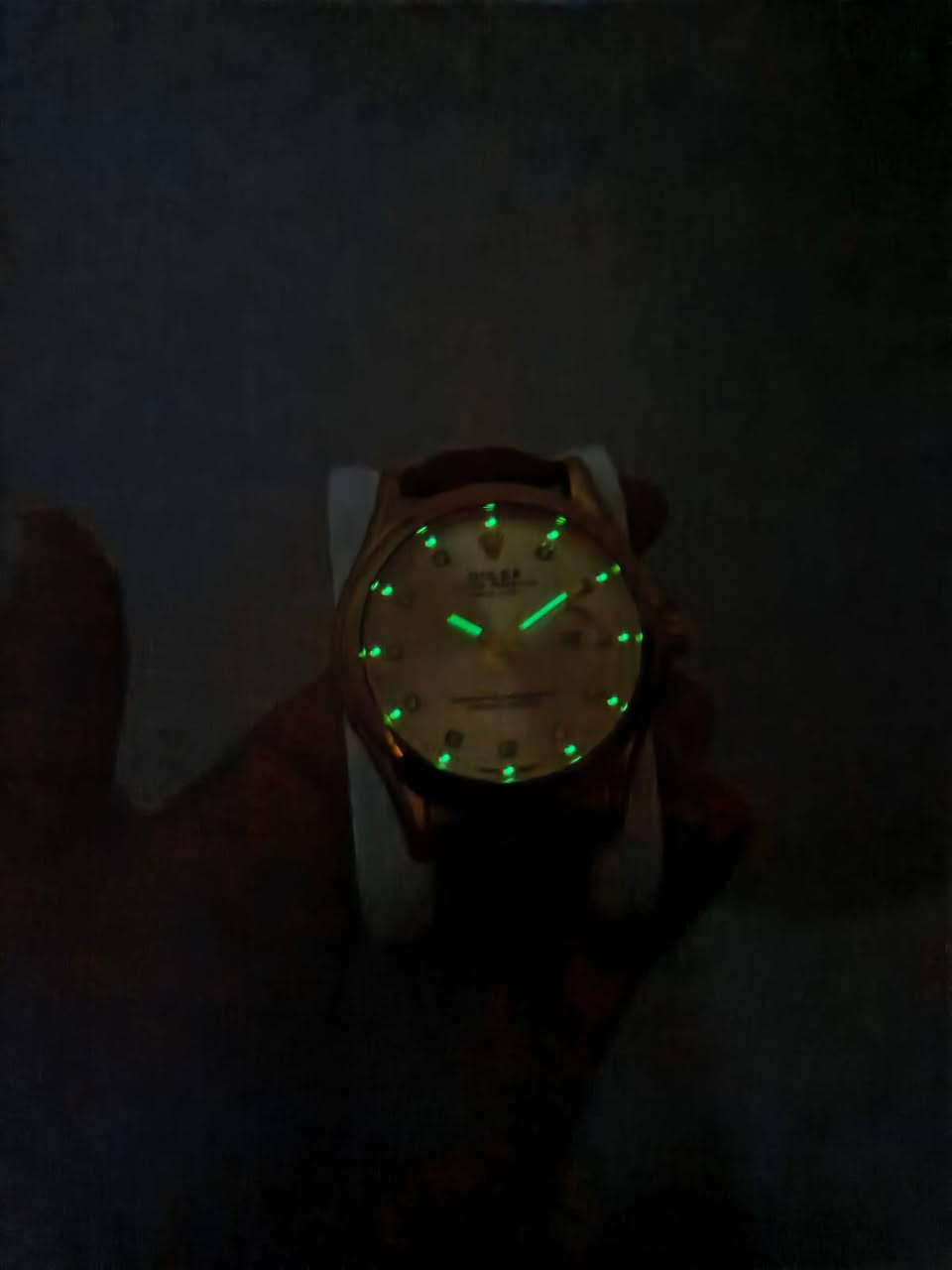 ساعة رولكس ب 17 الف مع التوصيل
جلد شامو 
نافذة تاريخ يومي
الظهر والقفل والسير مختم 
مع علبة رولكس كارتونية صغيرة
لامينوس ( الارقام مضيئة بالظلام )


**إذا كنت صاحب هذا الإعلان وتريد حذفه لأي سبب، رجاءا أرسل رسالة إلى الدعم الفني**