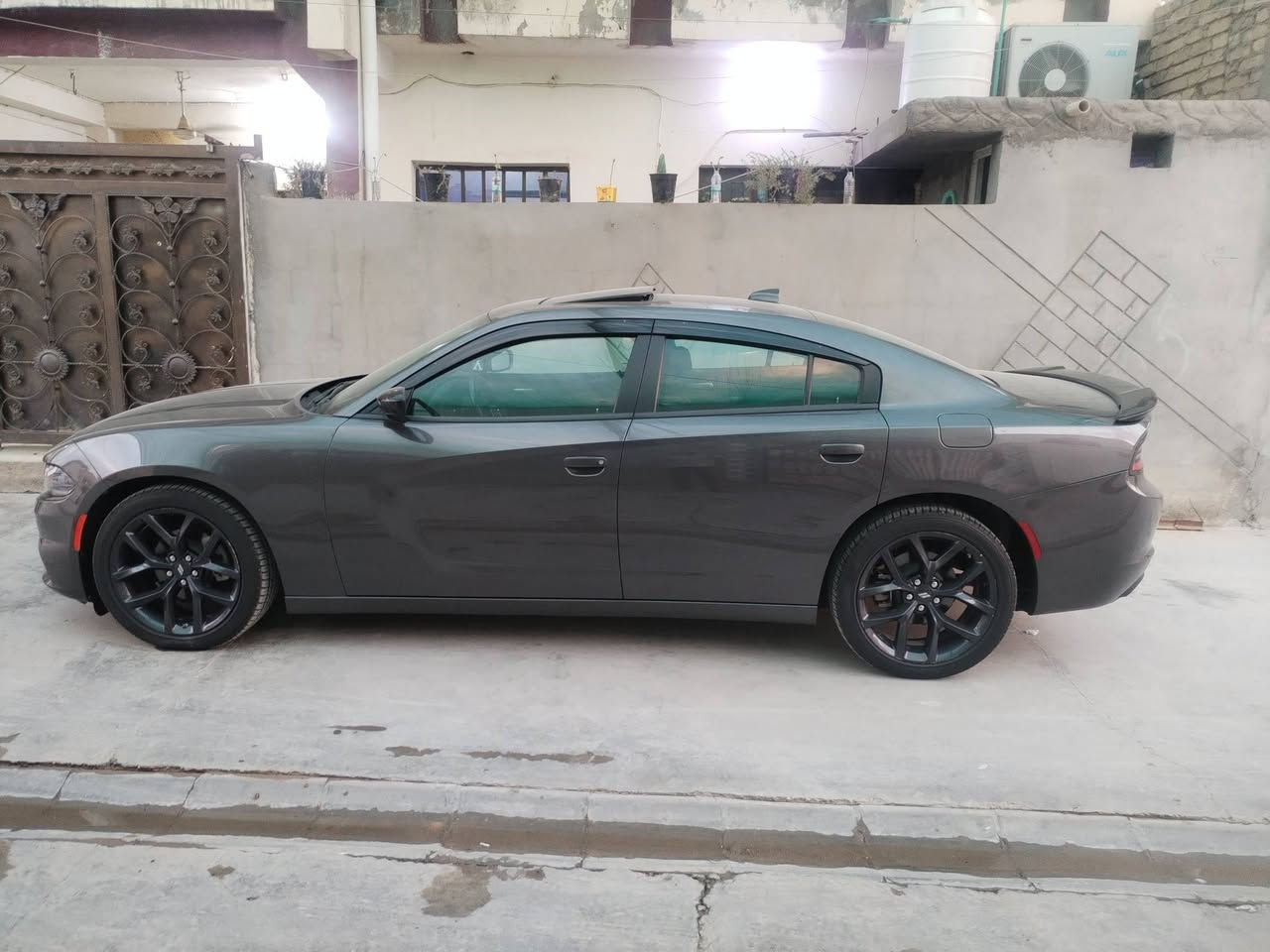 سلام عليكم جارجر 2023 فول فتحه شاشه كبيره كشن كهرباء تشغيل عن بعد حساس خلفي ماشيه 9000 كفاله من صبغ وفتح عده بارد ما يبين حته دعاميه نفس الون بغداد بسمي مرواس تاهو شرط جديد من موديل15 لحد موديل 20 السعر 285 بيه شويه مجال ***********
