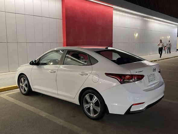 سلام عليكم شباب اكسنت خليجيه موديل 19 ماشية 68 الف فقط  فول مواصفات مكفوله من الصبغ ومن الضربه 
بارد كلش قليل بلباب 

كير مكينه تبريد كله مكفول السياره بأسمي 
وتحويل ثاني يوم 

السعر 132 ورقه وبيها مجال للشراي 
شباب السوك كلشي بي والي ميعجبه السعر ليعلق و كل ع راسي 

مكان السياره البياع او المنصور 
رقمي ***********
