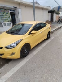 الانترة موديل 13صفرة سيارة حلوة وجاهزة صدر جديد خلفي وامامي شاشة كامرة...