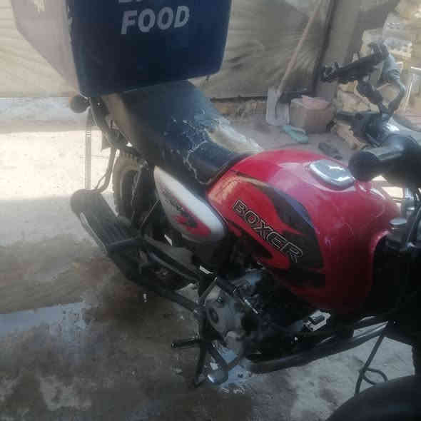 سلام عليكم دراجه بوكسر موديل ٢٣ مرقم لوحه وسنويه دراجه كفاله عامه السعر مليونين و ٣٠٠ مكاني البياع***********
