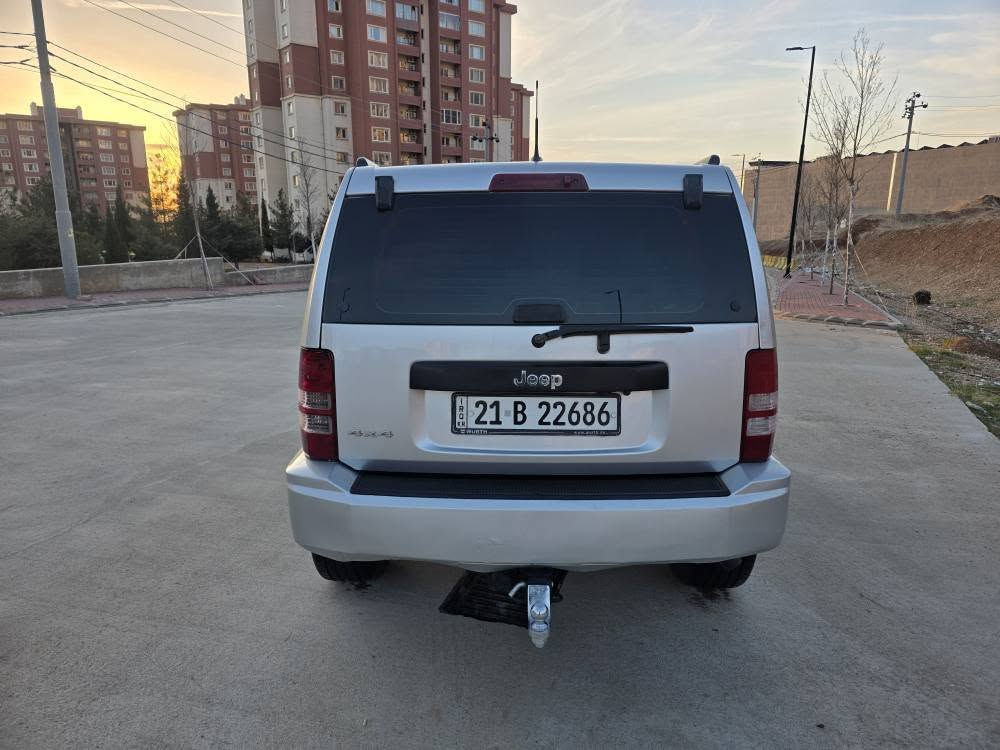 جيب ليبرتي مؤديل 2009 نمؤنه له جؤاني 
***********
***********
كيرئؤتؤماتيك ؤده بل ئه كسل كيرؤمه كينه ؤ ده بل ئه كسلي به شه رت ده عديل سؤرعه فؤرؤيل ته بريدساردؤكه رمي مه سبؤت ئاؤينه كاره با جام كاره با شه خال سؤيج كؤنترؤل ده بل ئيرباك مه ركه زي جؤار تايه ؤيلي تازه شاشه ئايبات كاميرا حازه لايد سينؤن بى ده عمؤبئ ليدرانه هيجي بيؤه نيه ره سمي سؤنه ريم داناؤه كشت كاره باهيي مه سبؤت بؤ نؤقساني مه كه رئ تيايه  يه ك به له بؤياخي هه يه كال بؤنه ؤه ي نيه ساردي نيه  جؤار رؤشه سه نه ؤي به سه ر جؤه ره قه مي تازه يه به ناؤي خؤمه ؤه يه به شه رتي ته حؤيلؤخرامه ؤ ؤه كاله تي به شه رت له سليمانيم (103)كه لاؤ كه ميك مؤعامه له به س بؤ فرؤشتنه كؤرينه ؤه ناكه م 
*********** السليمانية, العراق
