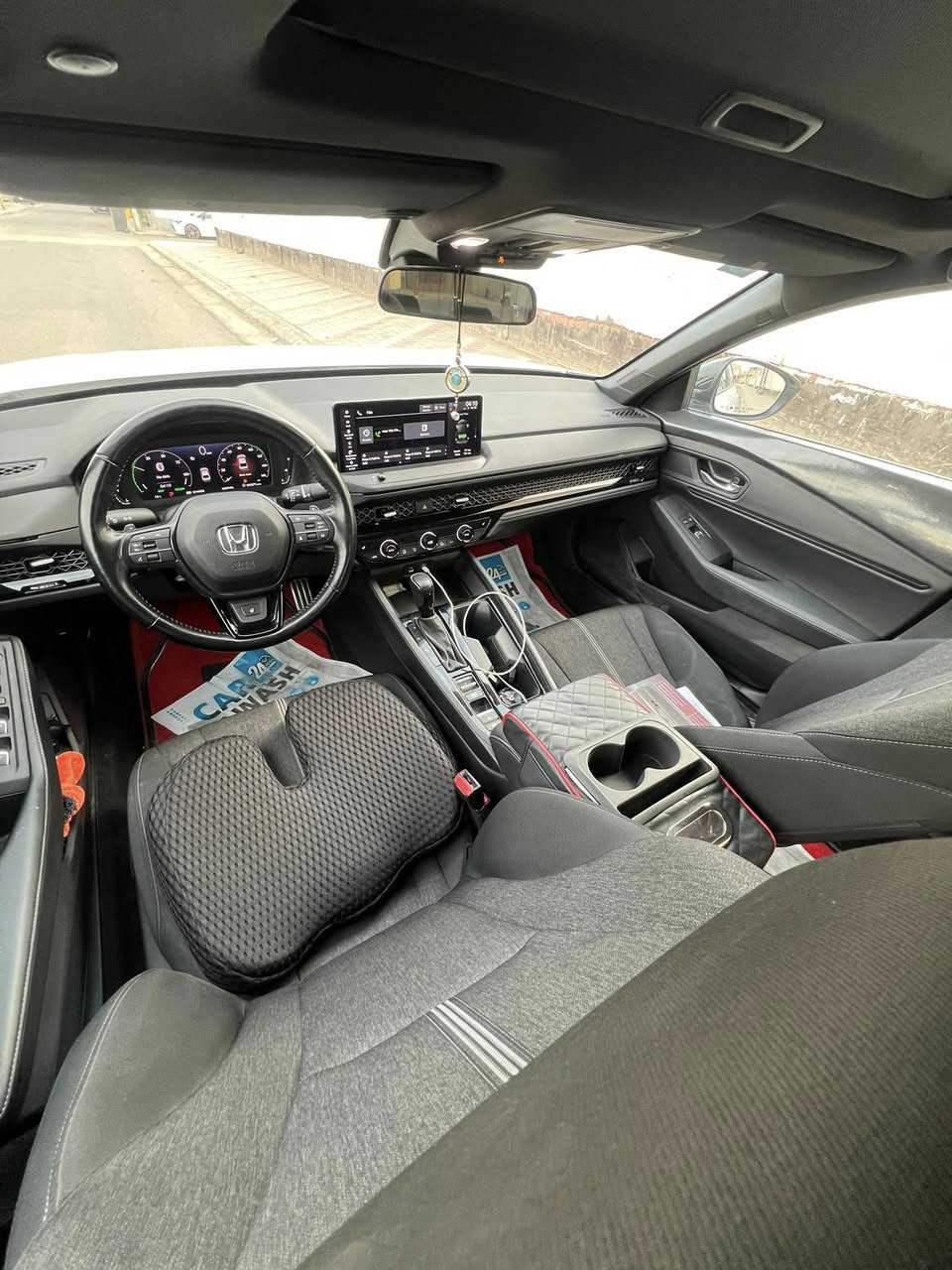 هوندا اكورد 2024 هايبرد سبورت
حادثها قبق جنطة وبارد بالجاملغ  فقط الباقي مكفول بچم كبس الايرباكات سليمة 
قيادة ذاتية 
تحديد مسار 
مثبت سرعة 
توقف ذاتي
مانع انزلاق 
لدات امامي خلفي واشاير بلمري ومنظومة انارة بلادي 
ويالة وتايرات مال شركة 
تشغيل عن بعد
شاشة تدعم car play 
تدفئة كشنات وستيرن 
كشن سايق كهربائي
رادارات امامية خلفية 
بصمة تشغيل وابواب وجنطة 
ماشية 45 الف
السيارة رقم بغداد بسمي وكل نقص مابيها مكانها كربلاء سعرها 188وبيها  مجال بسيط 
***********
