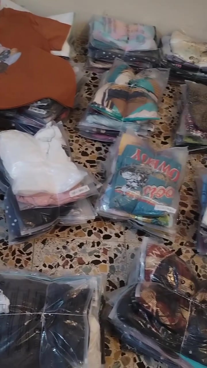 سلام عليكم ملابس شيء ان للبيع جمله بدايات نساءي ورجالي خمايه فول زبده قطني المكان بغداد الكريعات ***********
