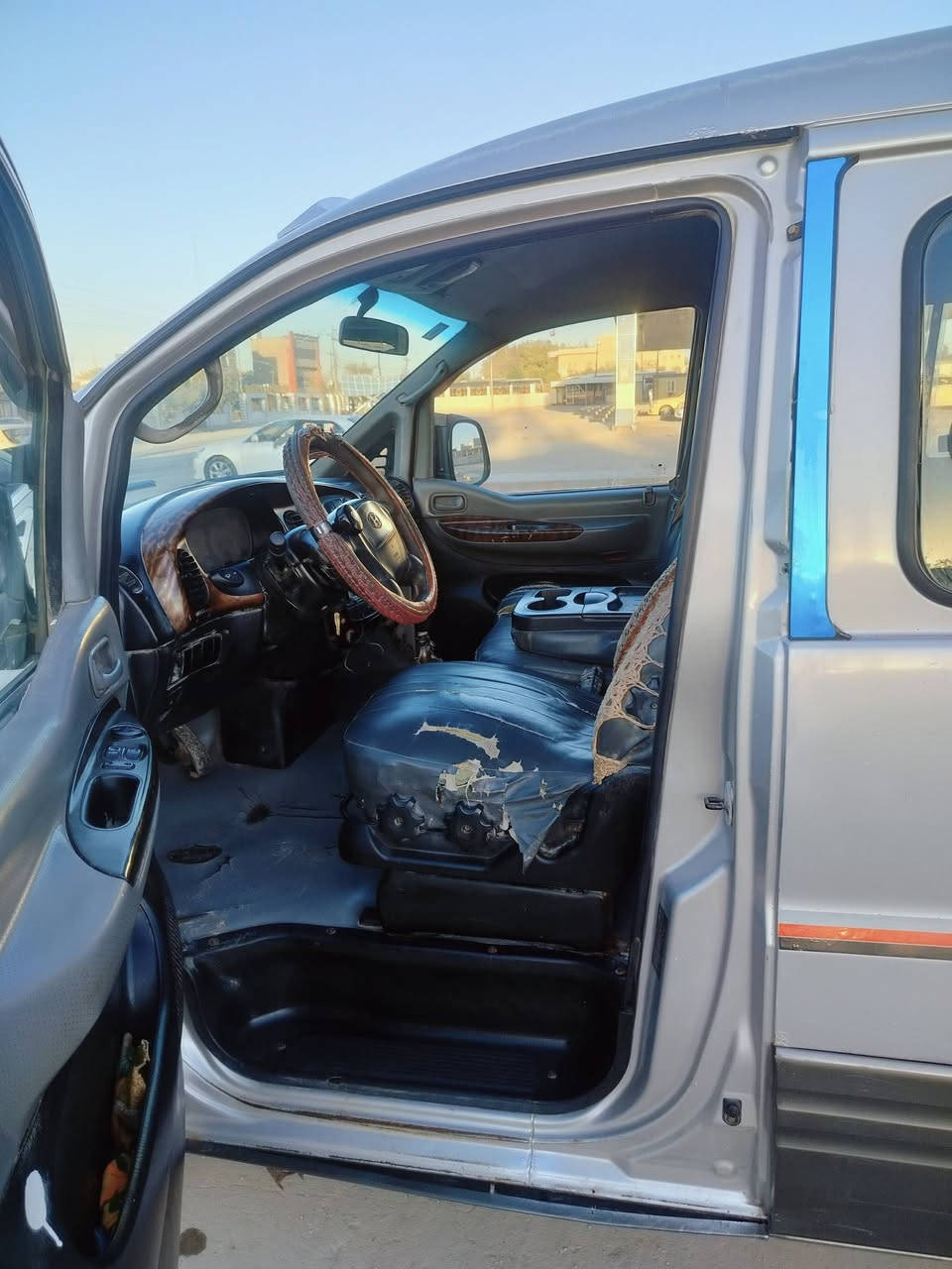 السلام عليكم
ستاركس موديل 2007 رقم كربلاء انكليزي مميز 
محرك مفتوح شرط لا تبخير ولا تنقيص
حداديه حلوه شواصي واحد معمر واحد بلادي
مكفوله كفاله عامه من الضربه والصبغ 
موضح كلشي بالفيديو 
السعر 70
***********
