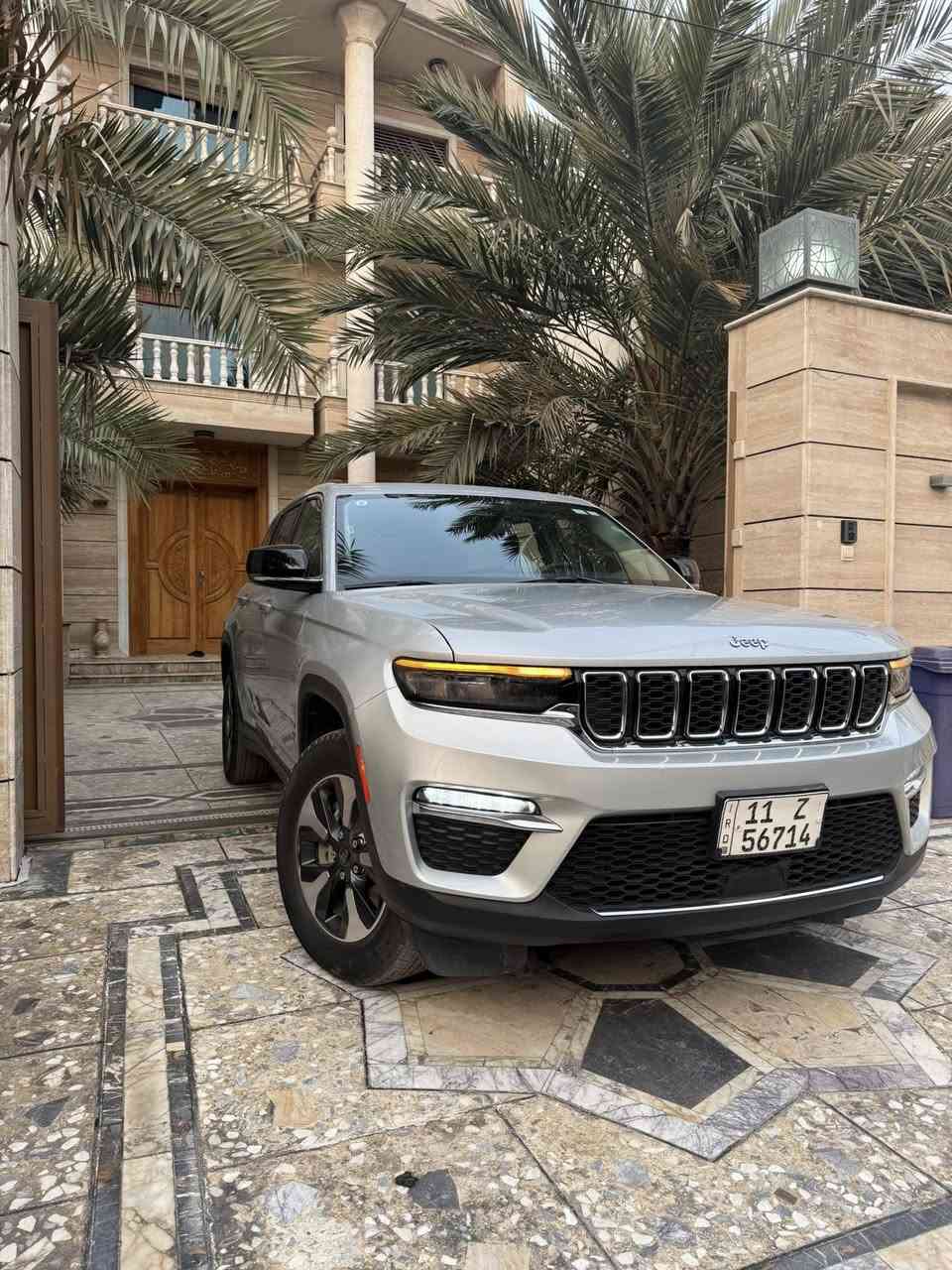 حياكم الله ✨  
متلگون هيج سعر بس يمنه 🔥
‏Jeep Grand Cherokee 4xe🩶
فئة 4xe (هايبرد Plug-in) 
•موديل2023
•وارد امريكي حادث خفيف جداً ( بدون ارباك )
•ممشى السيارةmi (43.000)
•موصفات 1/1
•محرك 4 سلندر 2.0 لتر تيربو🚀
•نظام دفع رباعي ذكي 
•سقف بانوراما 
•خمس وضعيات قيادة
•شاشه وسطية + شاشة عدادات رقمية + شاشة للراكب الامامي 
•مقاعد جلد + كهرباء + ذاكرة مقاعد 
•تدفئة مقاعد امامي + خلفي + مقود 
•حساسات خلفية 
•رادارات امامية +جانبية +خافية
•انارة داخليه محيطية 
•دخول ذكي 
•جنطة كهرباء 
•تشغيل عن بعد 
•تحديد مسار + توقف ذاتي + نقطة عمياء 
•كامرة خلفيه 360*
•8 وسائد هوائية
•نظام صوت Alpine 
•كشافات امامية 
•عدد الركاب 5
•8 منافذ شحن 
•مثبت سرعة 
•شفتات ستيرن
السيارة جديده جداً بدون اي نقص 👌
مكان السيارة بغداد 📍
علق يوصلك السعر 👍
رقم صاحب السيارة ***********

للاعلانات ***********

#العراق #سيارات #بيع #بغداد #سيارة #سيارات_للبيع #ابوشريك

