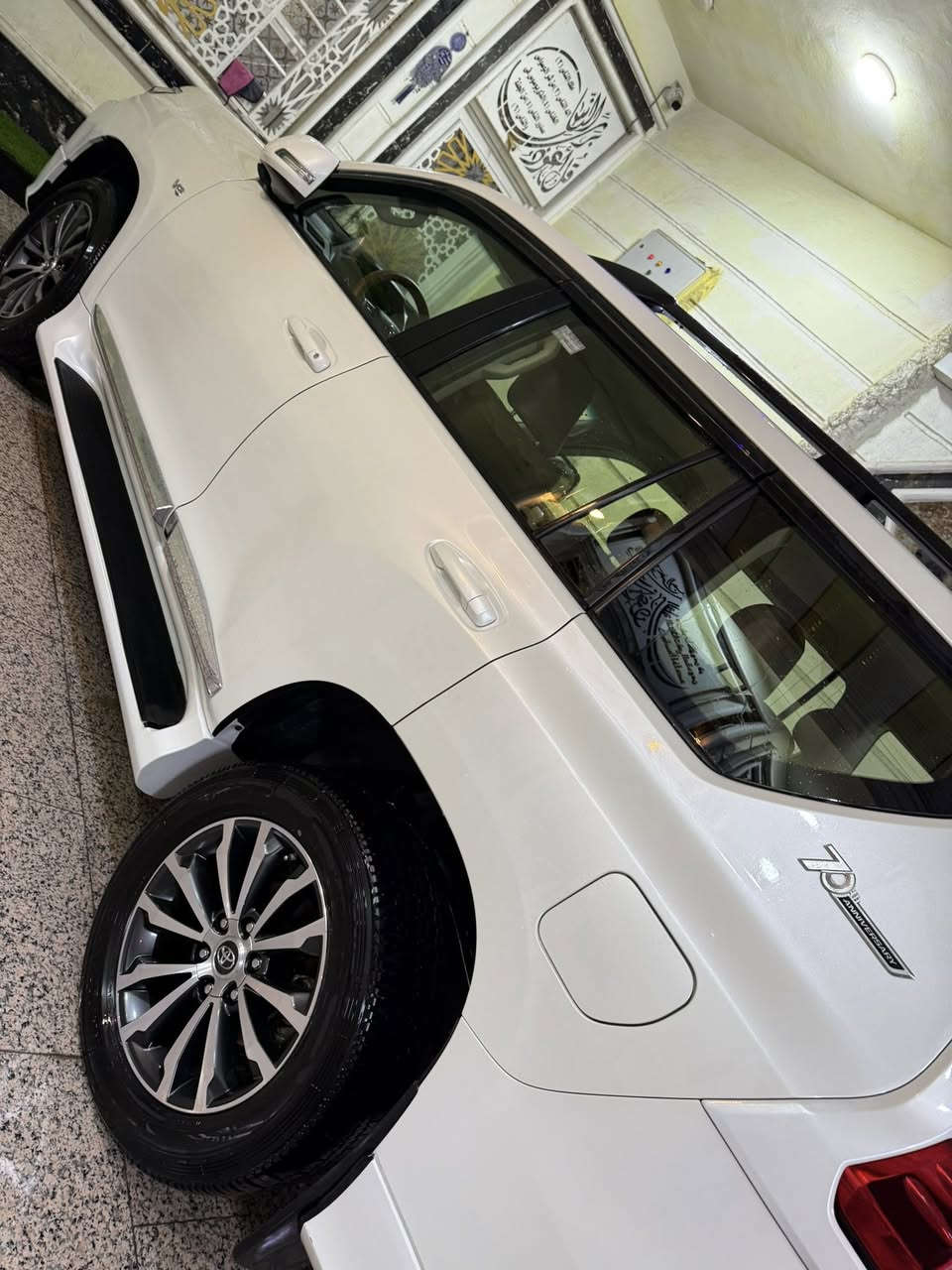 سلام عليكم
للبيع
برادو موديل 22 سبعينيه
ماشيه 105 حقيقي
مكفوله كفاله عامه من كل شي 
تخم تاير دنلوب
فول مواصفات 
العنوان كربلاء
مبايل
***********
السعر 440 
قابل للتفاوض
