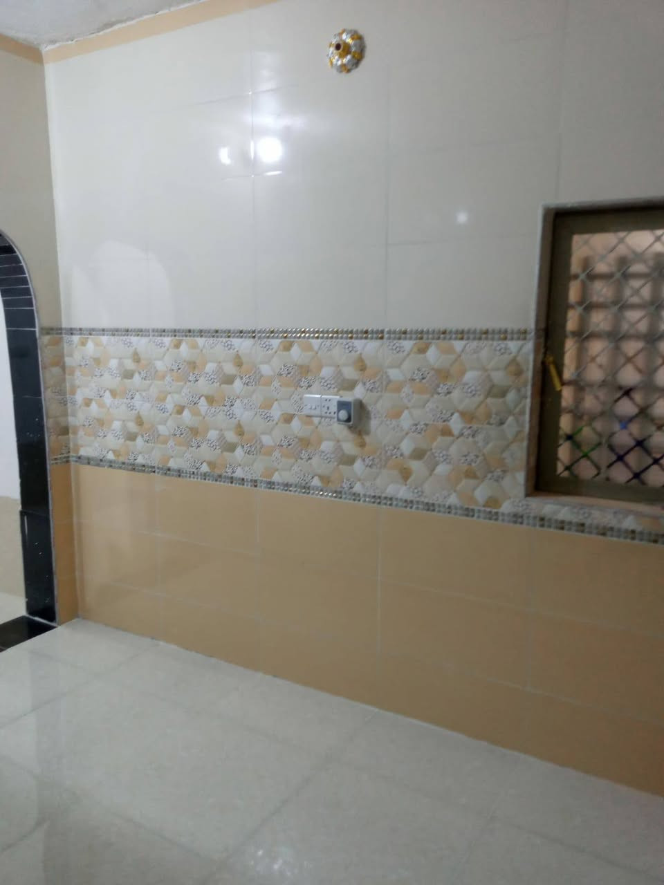 السلام عليكم بيت للبيع طابو صرف بحي الزهراء المدخل الاول حي الشهداء في الخالص المساحة 250 متر يتكون من كراج واستقبال وغرفة نوم عدد ٢ ومطبخ وصالة  صغيرة ومجمع صحيات منفصلة وحديقة خلف البيت السعر ٩٠ مليون قابل للتفاوض للشراي فقط للتفاصيل فقط اتصال غير متواجد ع الفيس وهذا الرقم
***********
