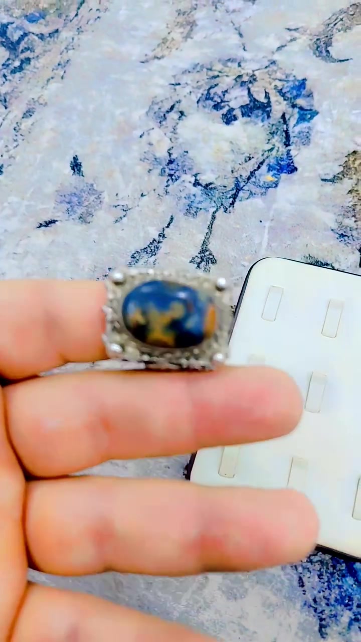 للبيع محبس داودي مصور وقديم ***********
