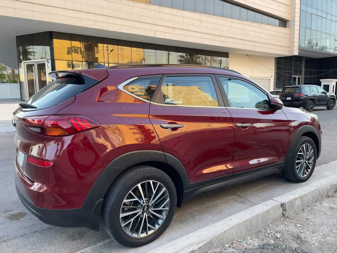 السلام عليكم
للبيع توكسان 2019 خليجي فول  مواصفات 

 شركة الكاصد

خمس عدسات

مكفولة من صبغ 

بانو راما

كشنات جلد كهرباء 

بصمة 

خمس ويل كب 

حساس أمامي خلفي 

شاشة أصلية كامرة 

لايت زنون أصلي + لد 

بك لايت لد 

تحكم ستيرن جهتين 

ترحيب 

محرك 2000 دوش 

رقم بغداد بسمي  

العنوان بغداد 

205$ 

الاتصال ***********
