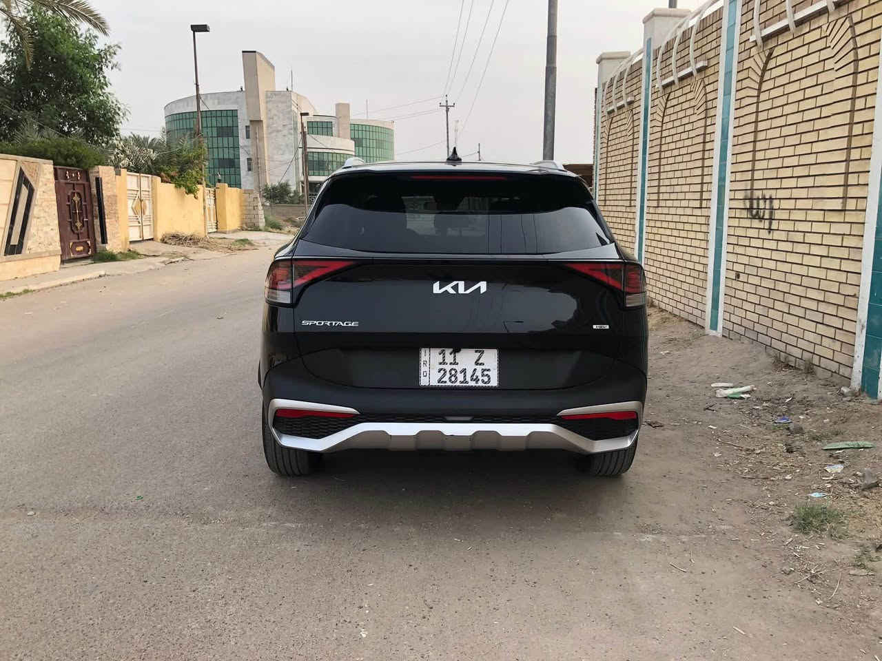 سبورتج 2023 وارد امريكي هايبرد فئة EX 

محرك 1600 تيربو سيارة قوية و اقتصادية جداً 
ماشية 20 الف ميل قابل للزيادة

لون الداخل النيلي و الاوف وايت جلد (نادر و مرغوب)

المواصفات

تدفئة كشنات وستيرن
كروز سرعة
رادار امامي مانع اصطدام
تحديد مسار
نقاط عمياء
حساس جامة امامي
مانع تزحلق
سايد بريك دكمة
اربع  انظمة قيادة
‏SPORT, ECO, SMART, SNOW
فور ويل درايف 
حاكية بلوتوث 
بصمات ابواب 
تشغيل بصمه
تشغيل عن بعد

لايتات لد طاسة
مضخم صوت سستم
حساس خلفي 
كشن سائق كهرباء
منفذ شحن وايرليس و كذلك مخرج شحن في الكشنات 
اشاير بلمري 
توقف ذاتي 
تبريد امامي وخلفي
شاشه دجتال متصل 
كامره خلفيه واسعة 
تبريد بيانو
بوصله
تحكم ستيرن كذلك شفتات 
لايتات لد امامي وخلفي

حادث دعامية امامية و بارد بسيط بخشم البنيد والجاملغ كما في الصور ما مكحل و بيها ايرباك 

السعر 188
مكان السيارة بغداد 

***********‏ بغداد, العراق
