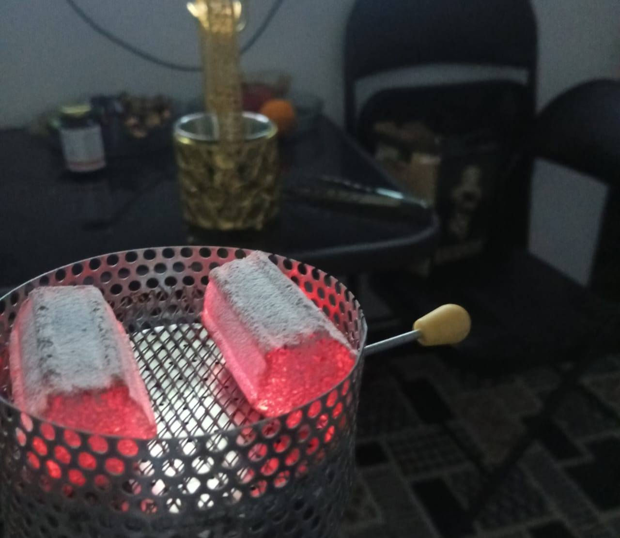 السلام عليكم 
بعون الله تعالى تم وصول فحم البركان 
فحم اندنوسي لا ريحة لا غاز لا صداع 
ولا يغير طعم مدة اشتعال طويلة 
وهاي الاشكال المتوفرة 
للاستفسار التواصل عله الخاص 
***********
