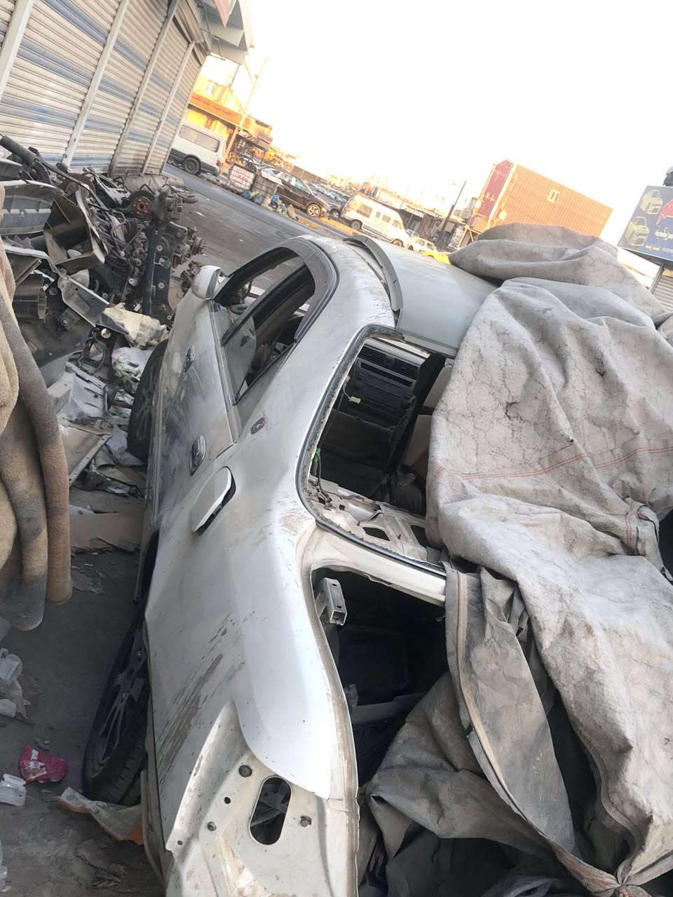 السلام عليكم ملكة للبيع دوات دوات 
سستم موجود حاويه جديده حداديه جديده 
اربع دكم مكينه وكير جديدة 
25وبيها مجال 
سياره دعميات لايتات جديده بس سمكره 

***********
البصره
