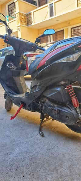 العبدة للبيع 🤩كابريتر مكينة بالجيس خرسة وخير من الله سلف هندر ب أي وقت كهربائيات كاملة بيها زوج كلوبات بومة🤩 ستاند كرزي🤩 يدات رياضية🤩 وكشن رياضي🤩الدراجة عليها أدامة كاملة من التاير للتاير ؛منظومة البانزين والكلجات كذلك كلشي جديد وجاهز
_أكفلها سرقة فقط.
السعر ٦٢٥ وبيها مجال بسيط كلش.
مكانها الدورة.
للاستفسار ***********
