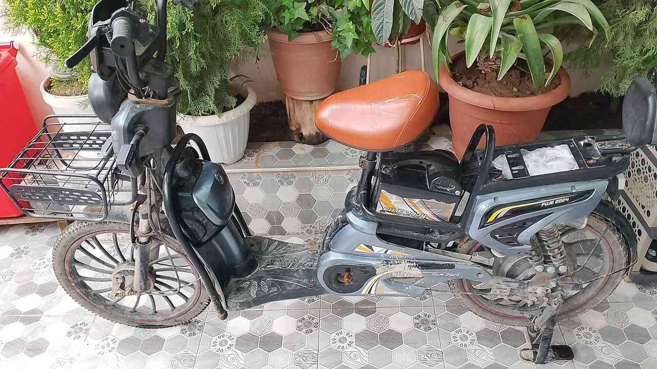 للبيع بطاريات منتهية 
شغال كامل بس يحتاج بطاريات أدفع سعر إذا عجبني ابيعك


**إذا كنت صاحب هذا الإعلان وتريد حذفه لأي سبب، رجاءا أرسل رسالة إلى الدعم الفني**