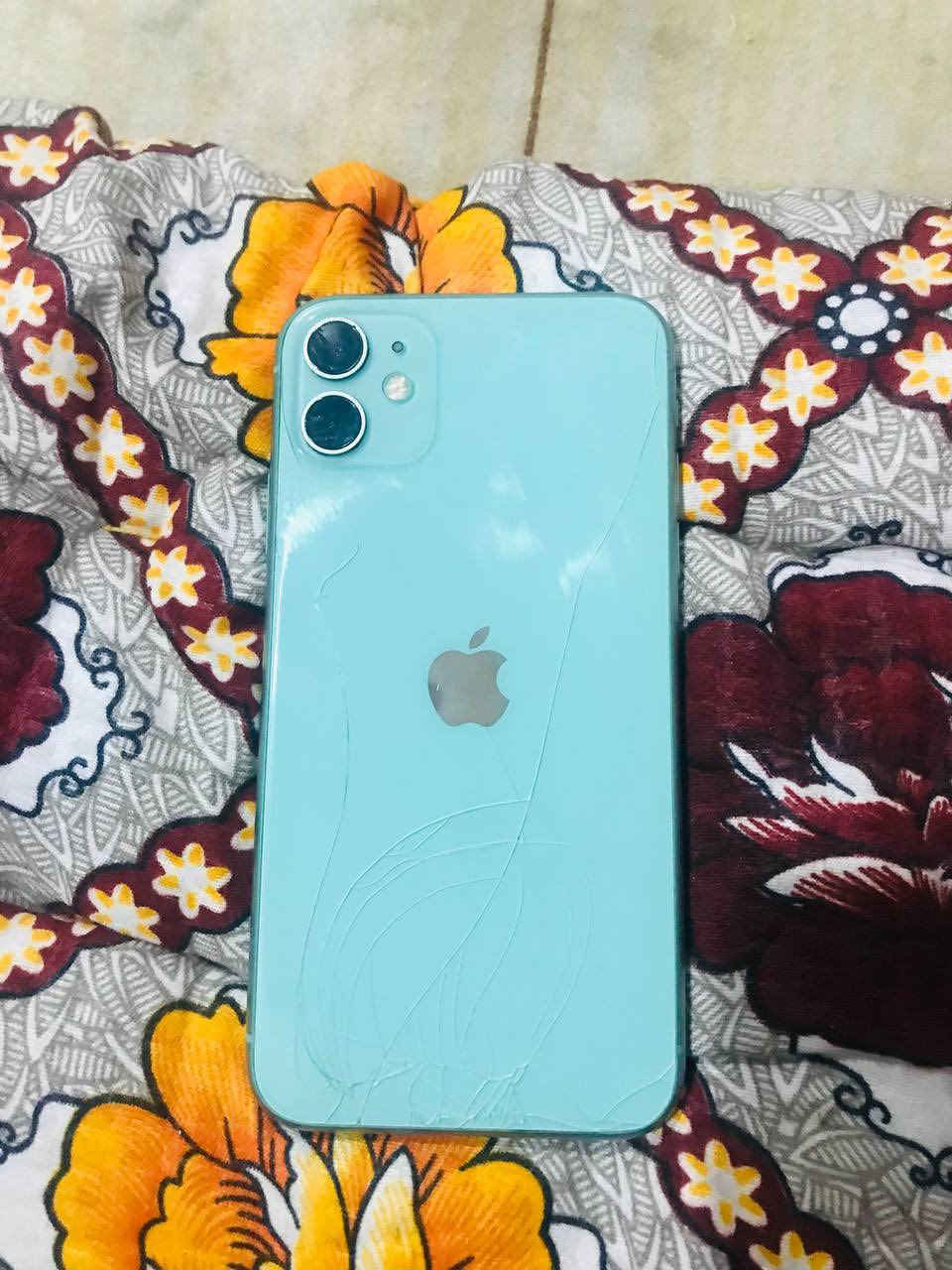 سلام عليكم شباب ايفون 11عادي مكفول من كلشي بطاريه 80 بلاديه السعر 260 قفل لا تعمل الجهاز نضيف كلش ***********
