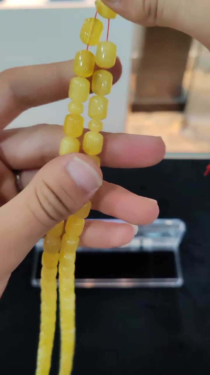 كهرب بولوني حر أصلي و طبيعي✨👌 
 و ١٠٠ بالمئه كهرب طبيعي مابيهة اي مواد بلاستيكية فيه 👍
سبحه مميزة و نضيفه 🌟
الآن موجود في ايليت كوليكشن للتواصل عبر واتساب *********** و نحن بخدمتكم
