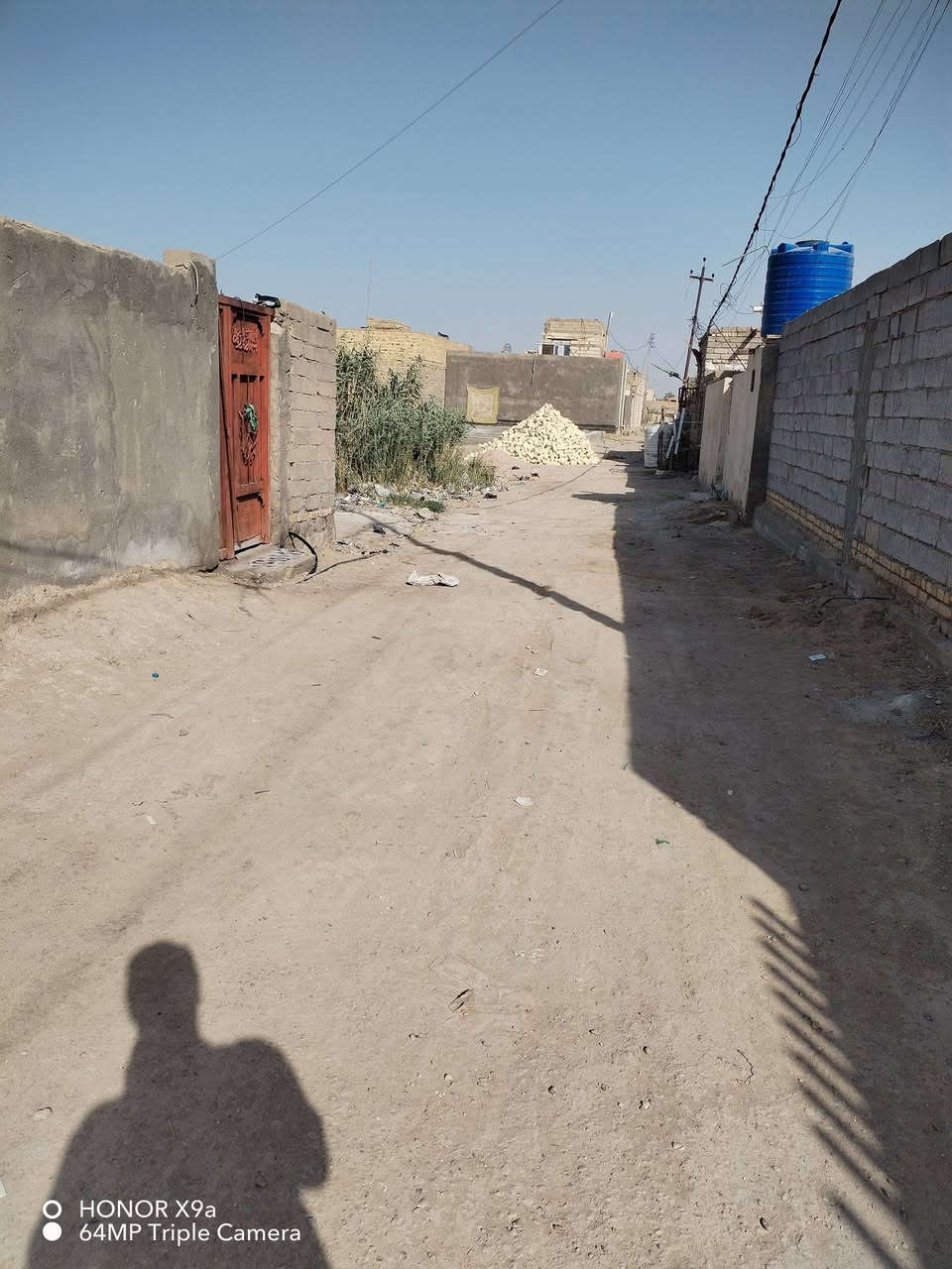هيكل وقطعه زراعي للبيع مساحه 350 متر يتكون من ديوانيه وصاله ومطبخ وغرفتين  وصحيات البناء 150 متر والساحه 200 متر مكانه الفضليه حي العرب السعر 38 وبي مجال للاستفسار ***********
