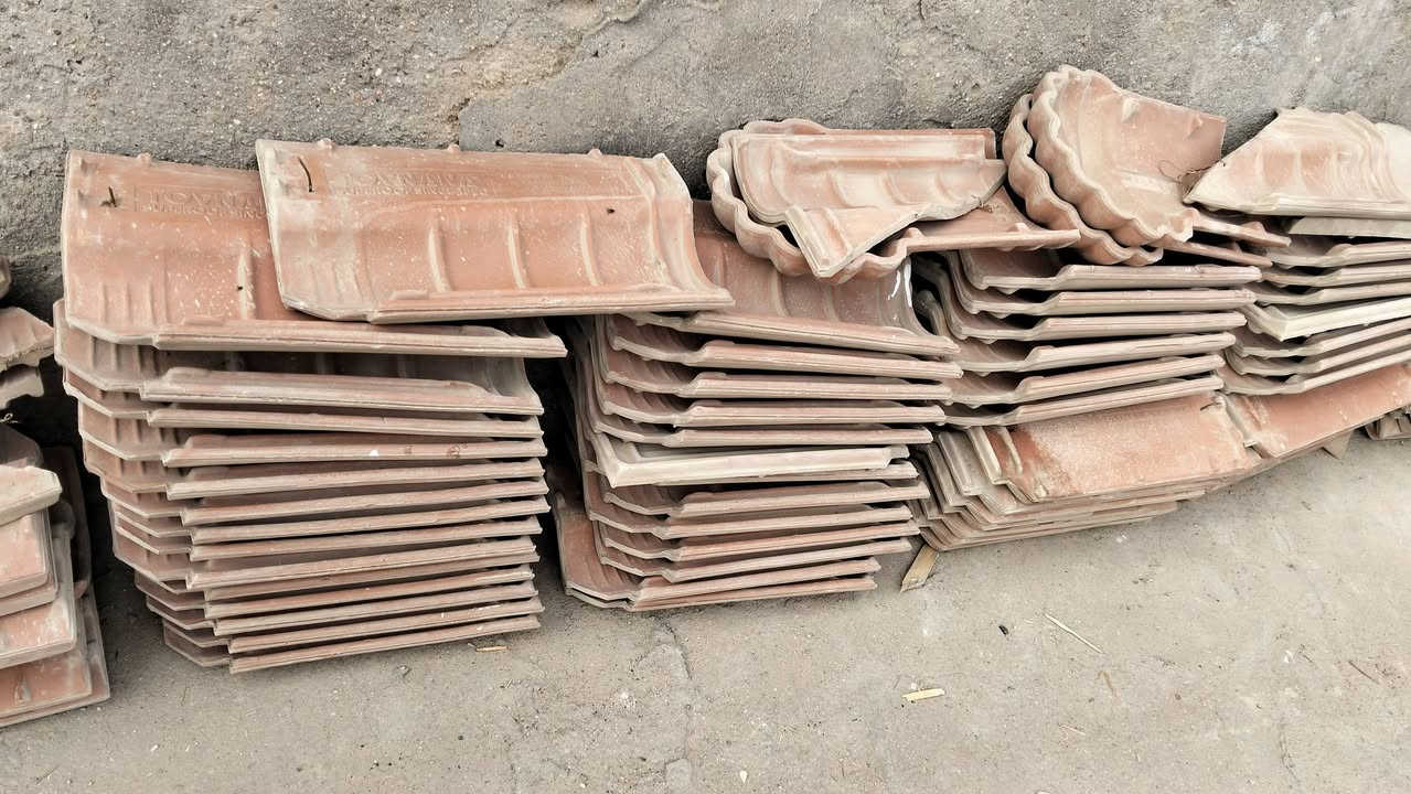 السلام عليكم...
قرميط ايطالي للبيع تقريبا 50 قطعه ب40

حديد نوعيه ثقيله ب 50 وبيه مجال 

***********
